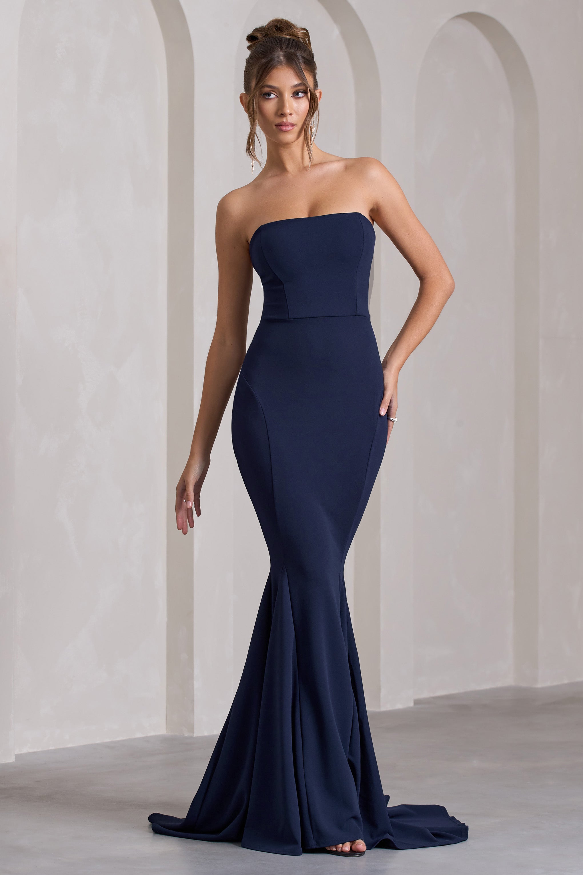 Impress Me | Marineblaues, trägerloses Bandeau-Maxikleid mit Fischschwanzschnitt