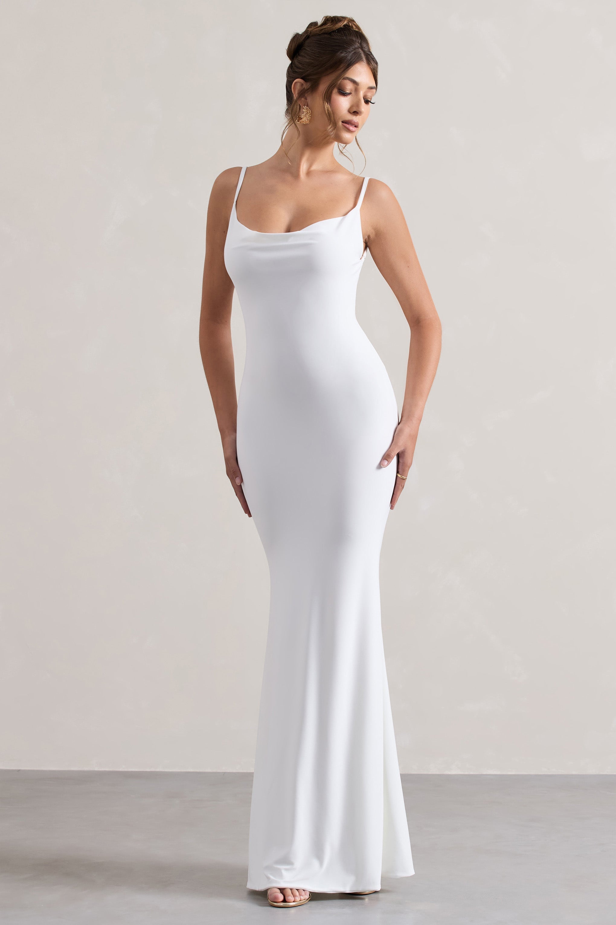 Francoise | Weißes Maxikleid mit Wasserfallausschnitt, rückenfrei und mit Spitzeneinsatz