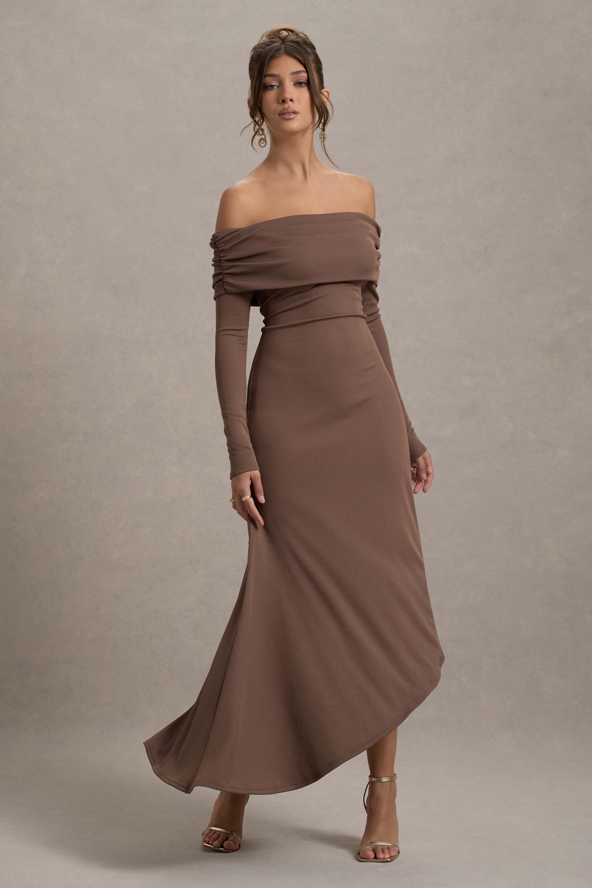 Romina | Mocha Rippenstrick Bardot Maxikleid mit asymmetrischem Saum