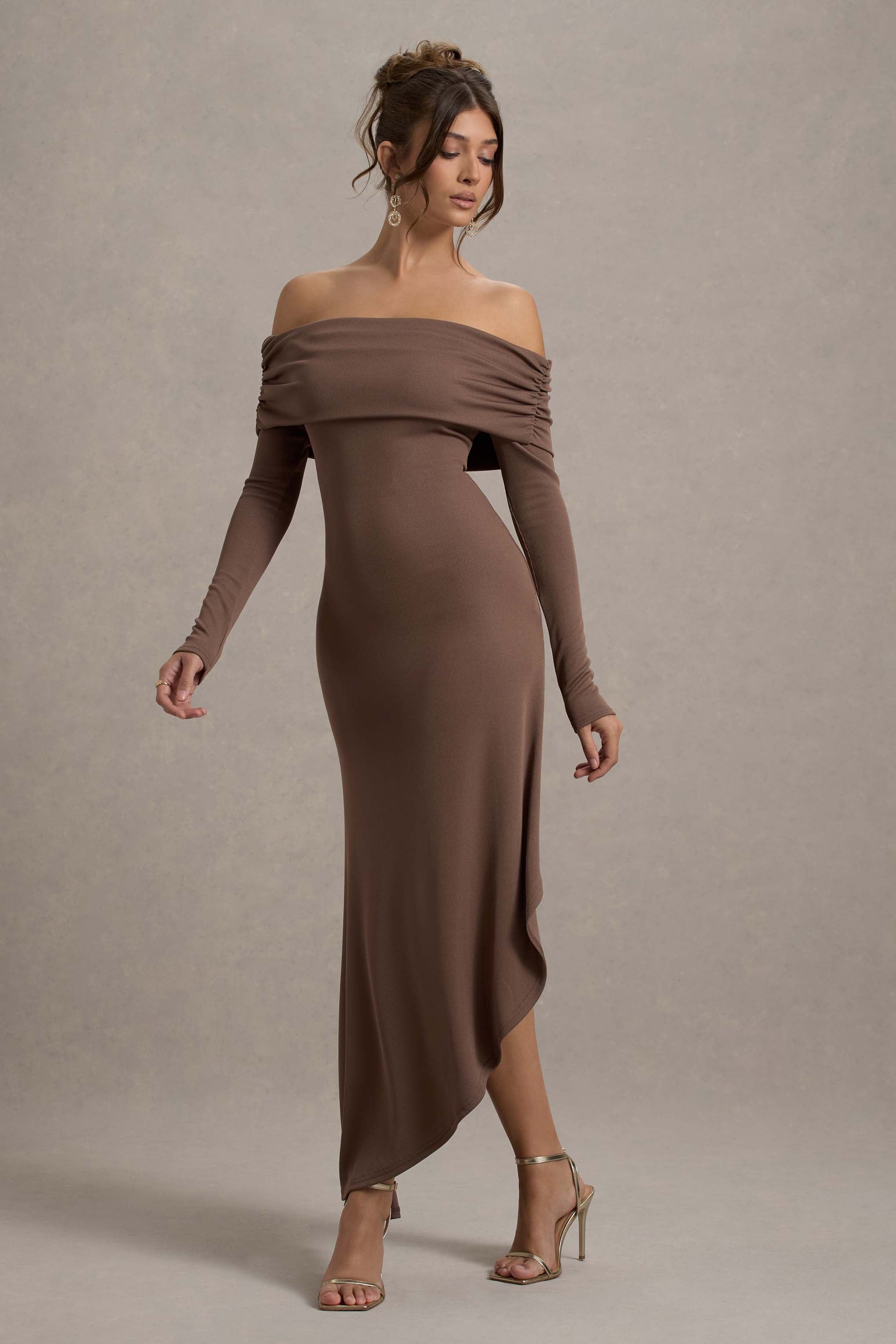 Romina | Mocha Rippenstrick Bardot Maxikleid mit asymmetrischem Saum