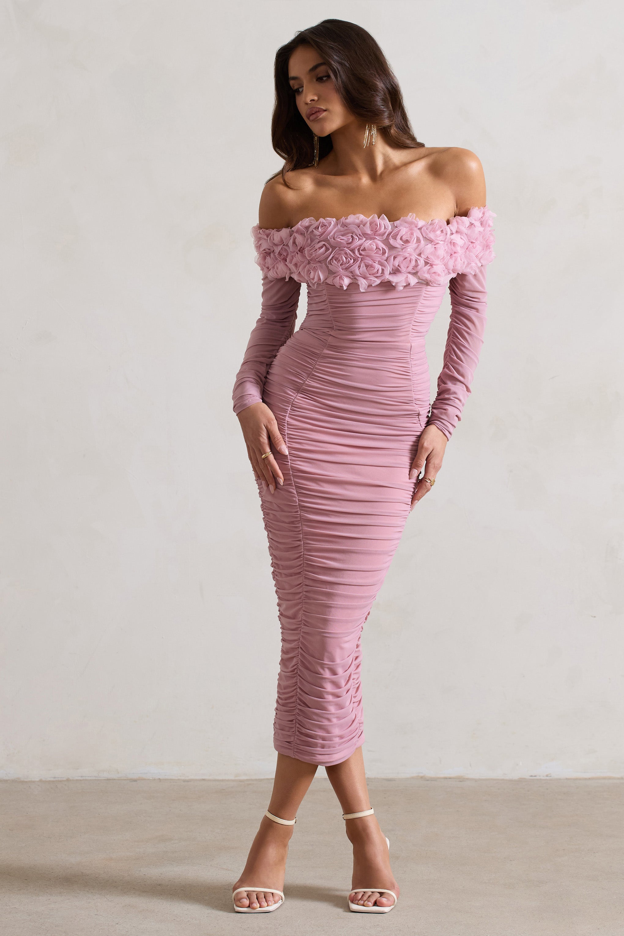 Sierra | Rosa Mesh-Gerafftes Blumen-Bardot-Kleid mit Schnürung in Midi-Länge