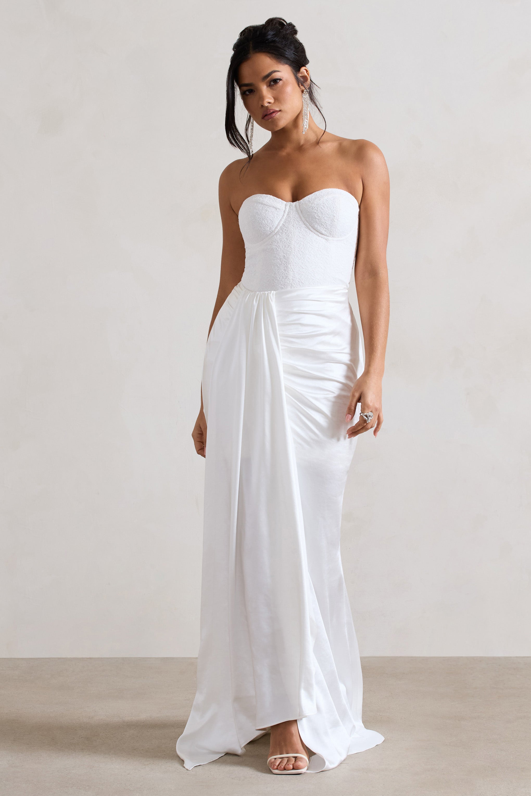 Valencia | Maxikleid aus cremefarbener Spitze mit Korsett und abnehmbarem Rock.