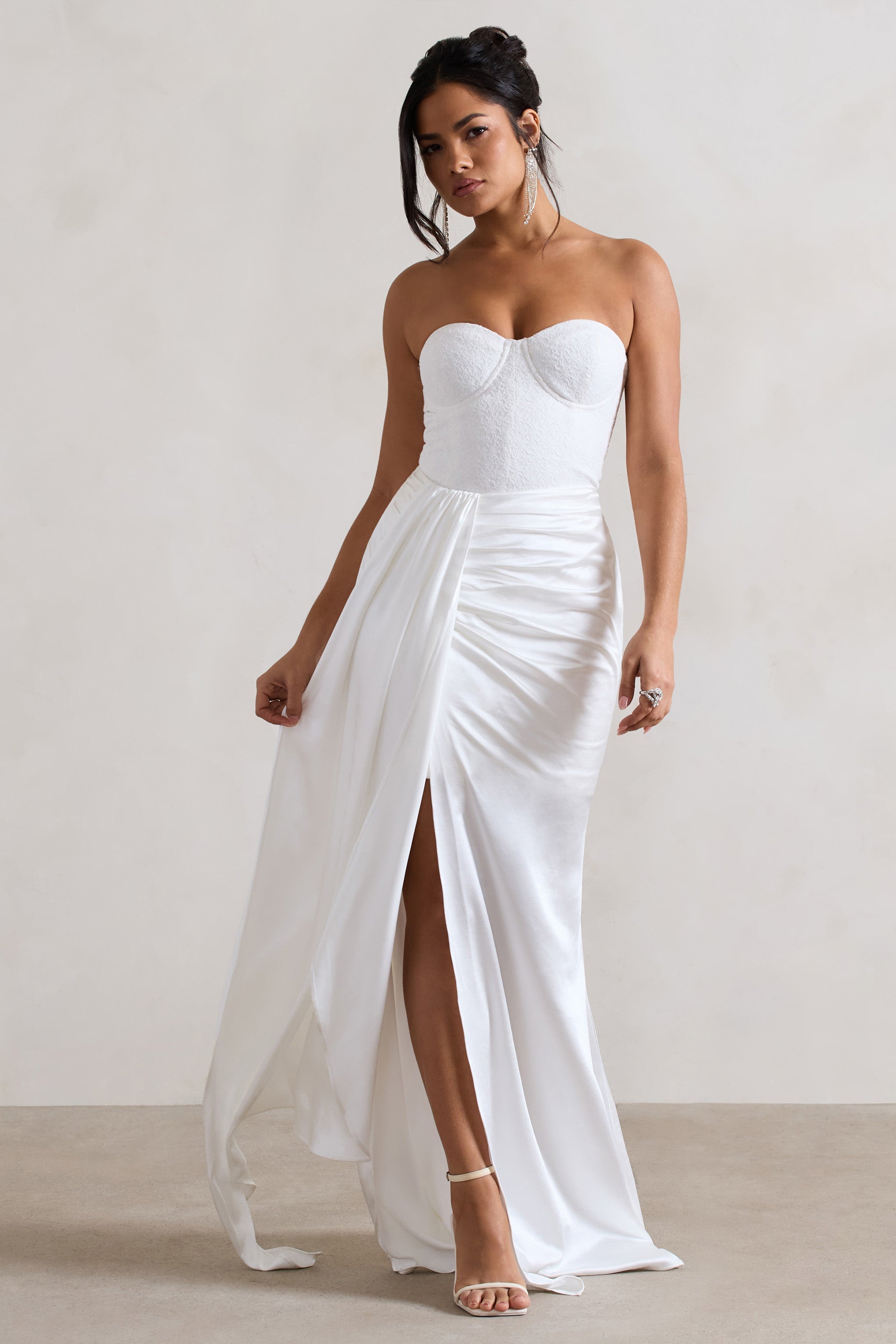 Valencia | Maxikleid aus cremefarbener Spitze mit Korsett und abnehmbarem Rock.