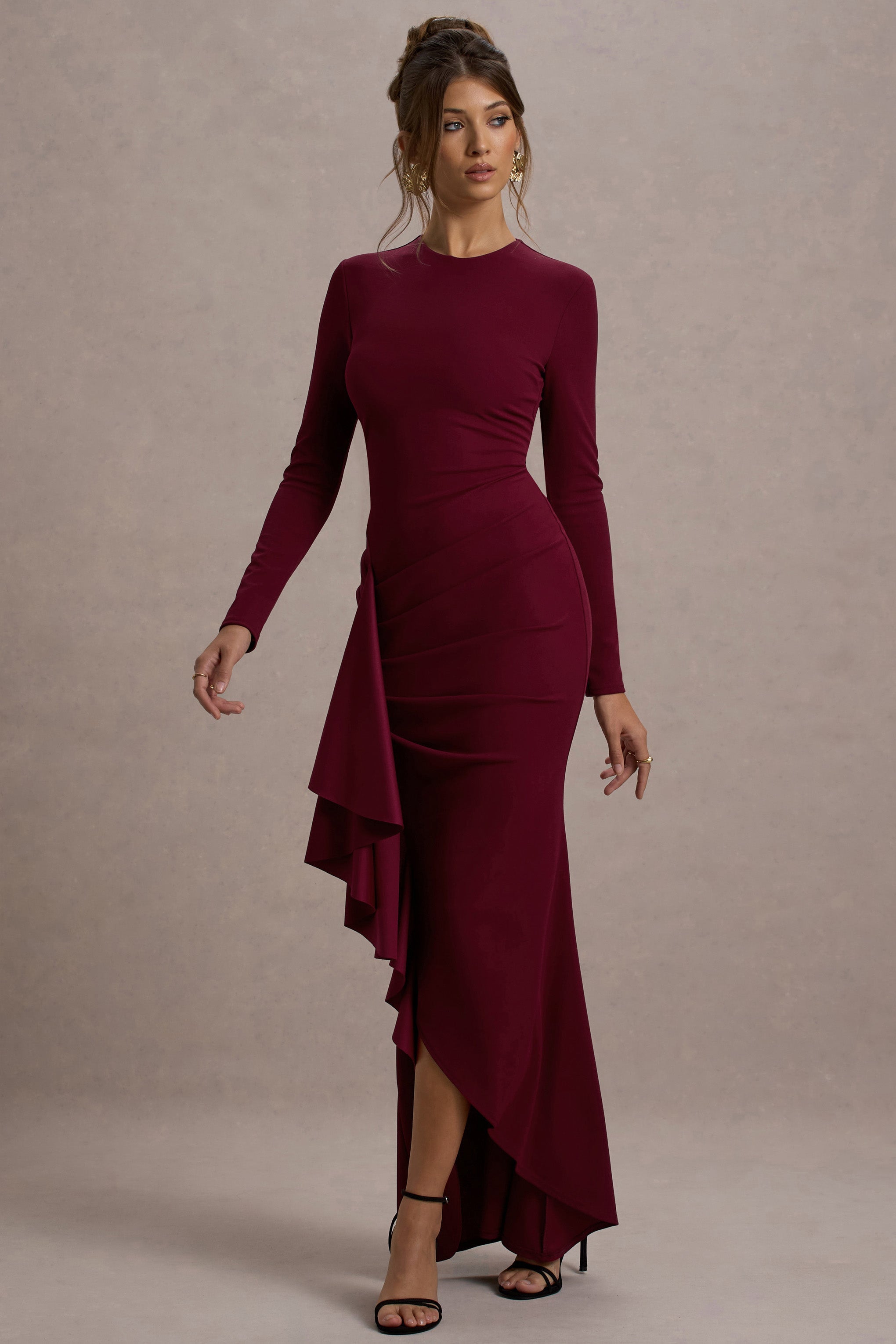 Alayna | Beerenfarbenes Maxikleid mit langen Ärmeln und Rüschen-Schlitz
