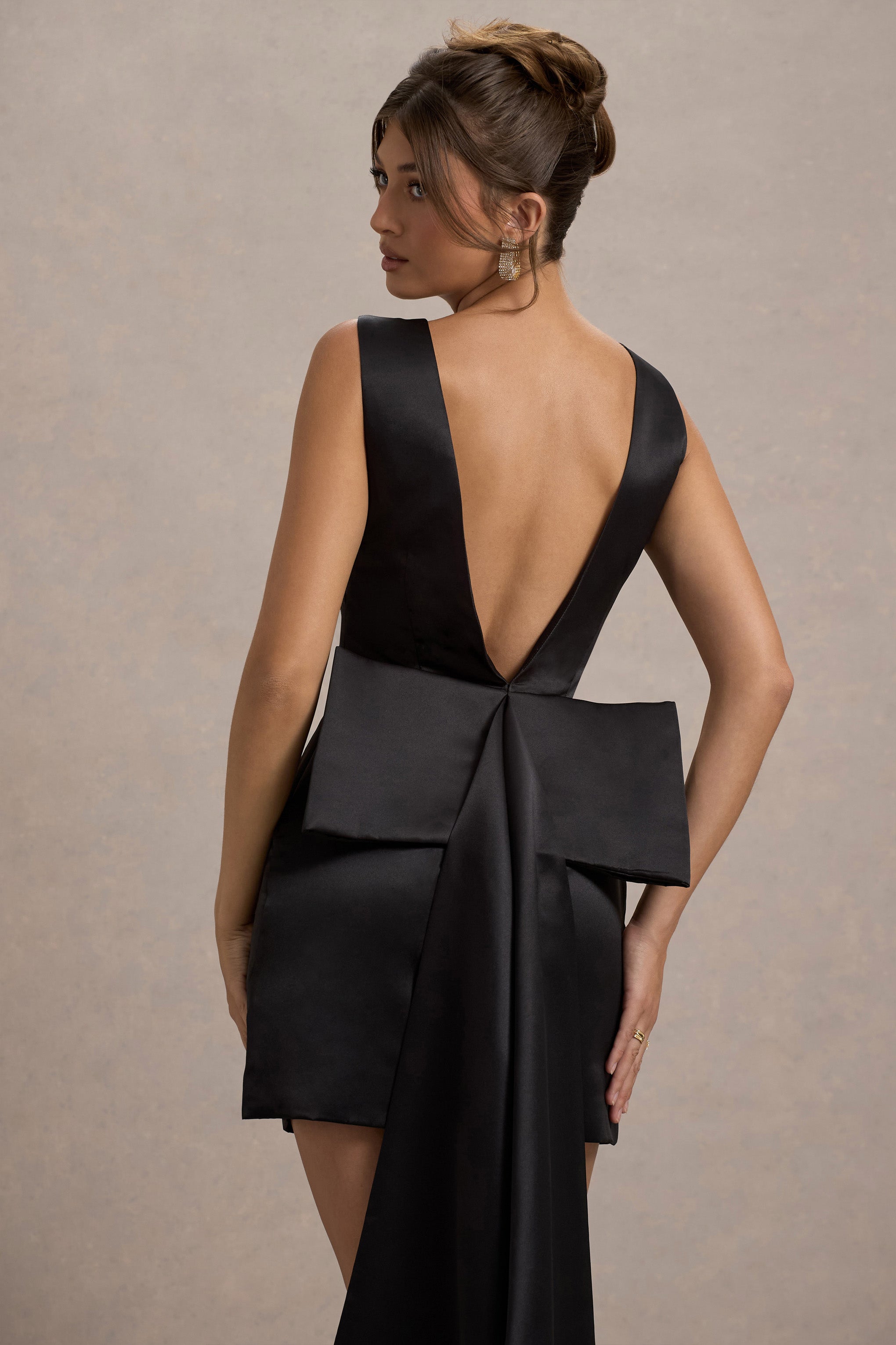 Peace | Schwarzes Satin-Minikleid mit Drapierung.