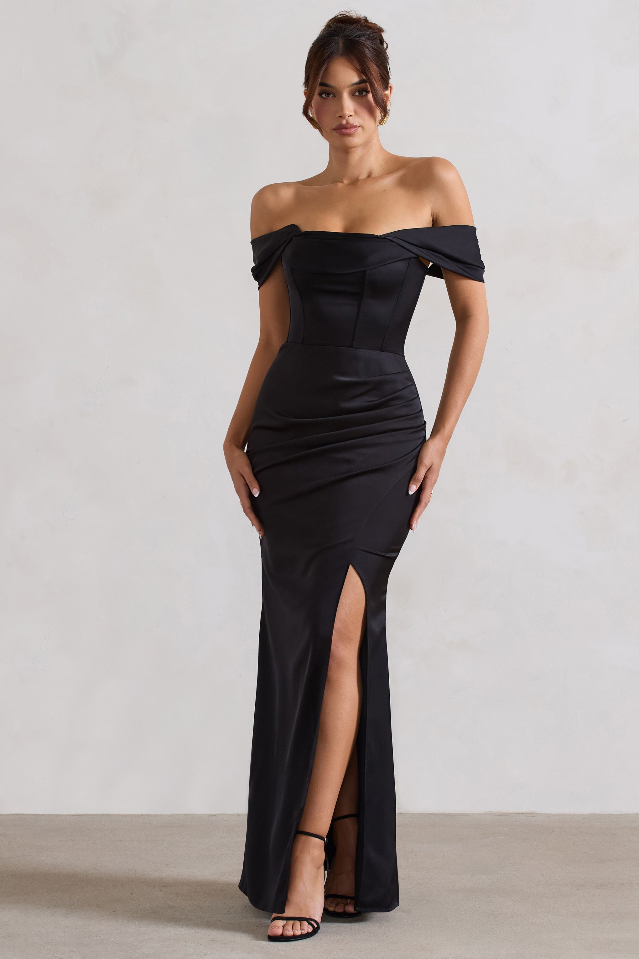 Kimberly | Schwarzes Bardot-Satin-Maxikleid