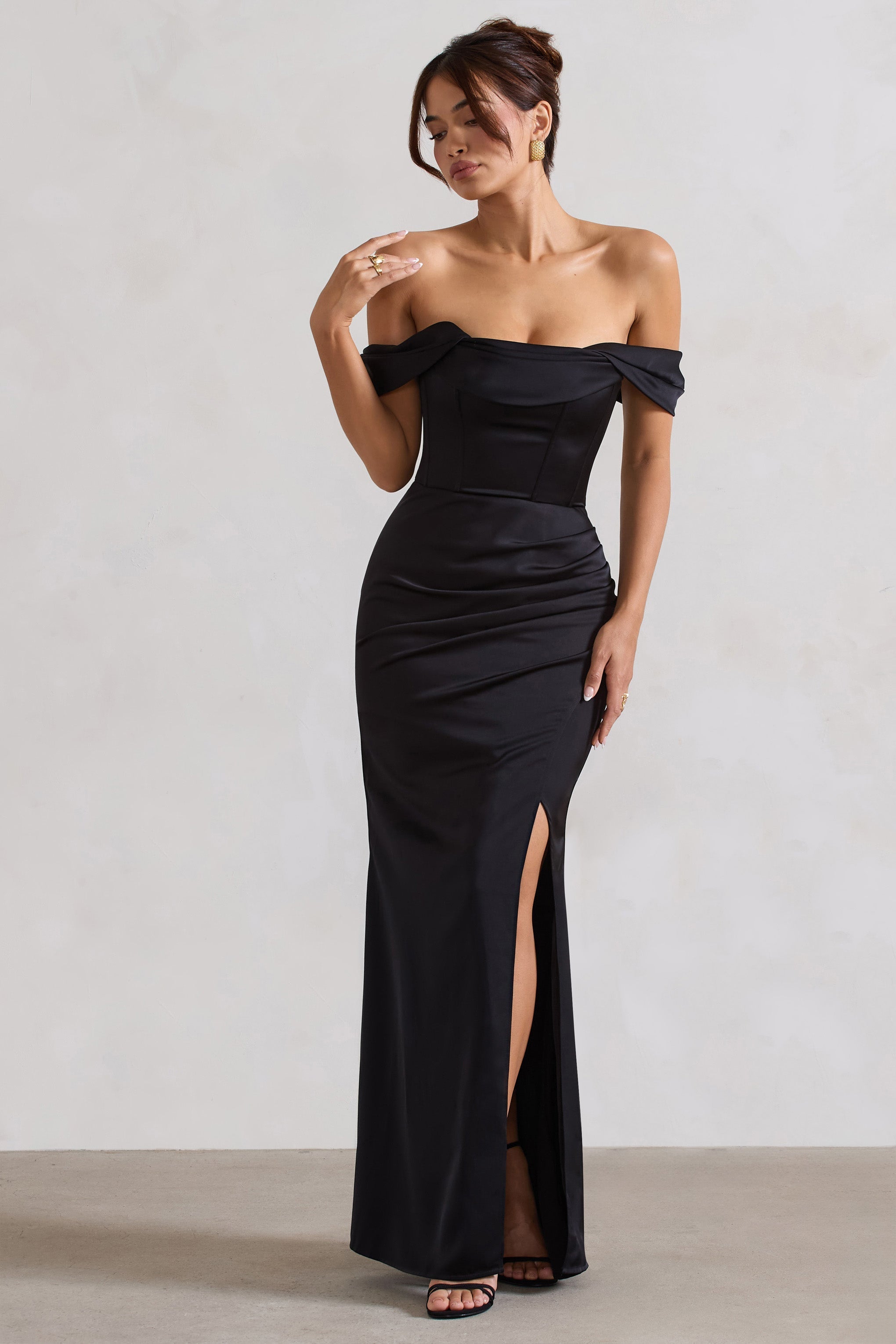Kimberly | Schwarzes Bardot-Satin-Maxikleid