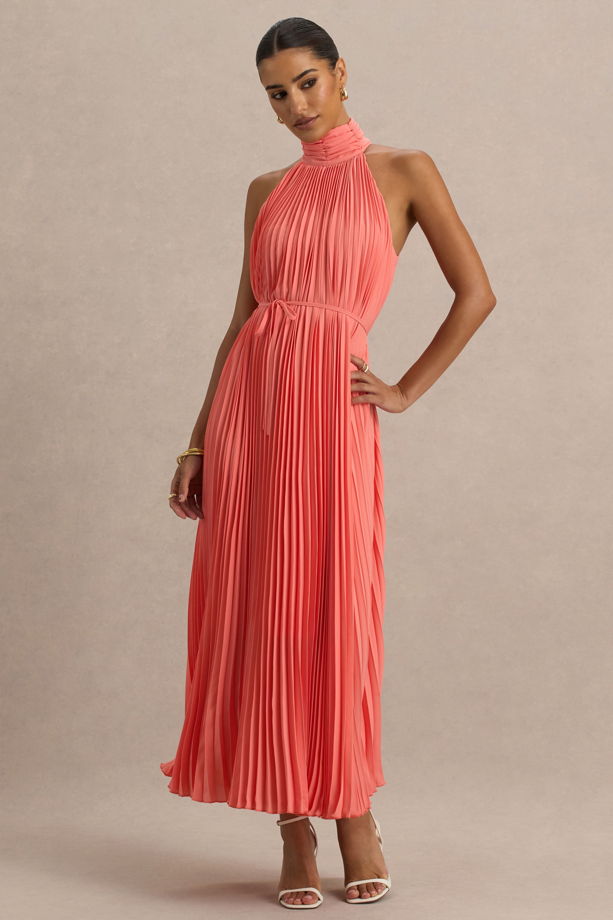 Tulip | Korallenrotes Plissiertes Maxikleid mit hohem Kragen