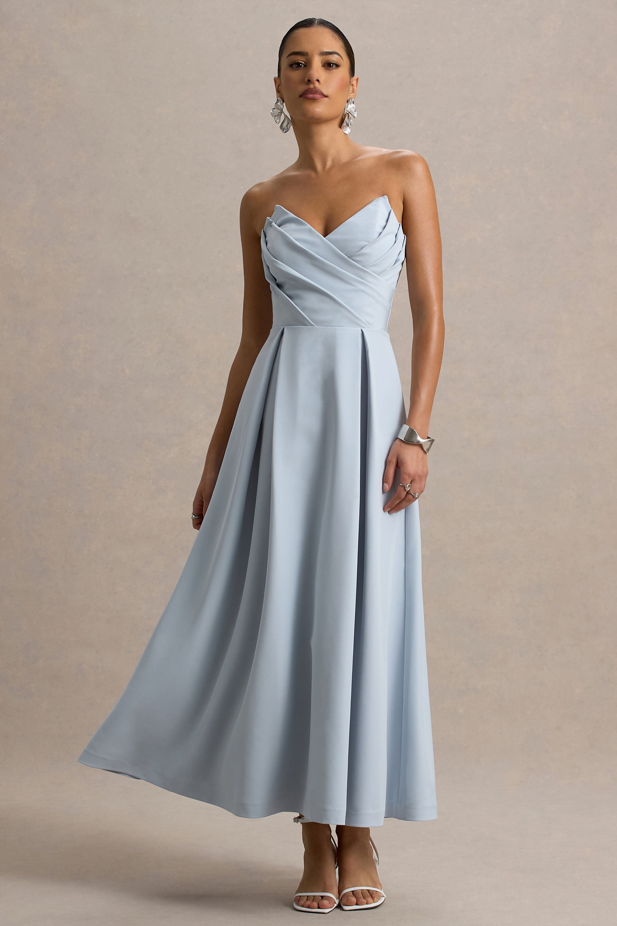 Reigning Beauty | Puderblaues Midikleid mit Sweetheart-Ausschnitt und Volantsaum
