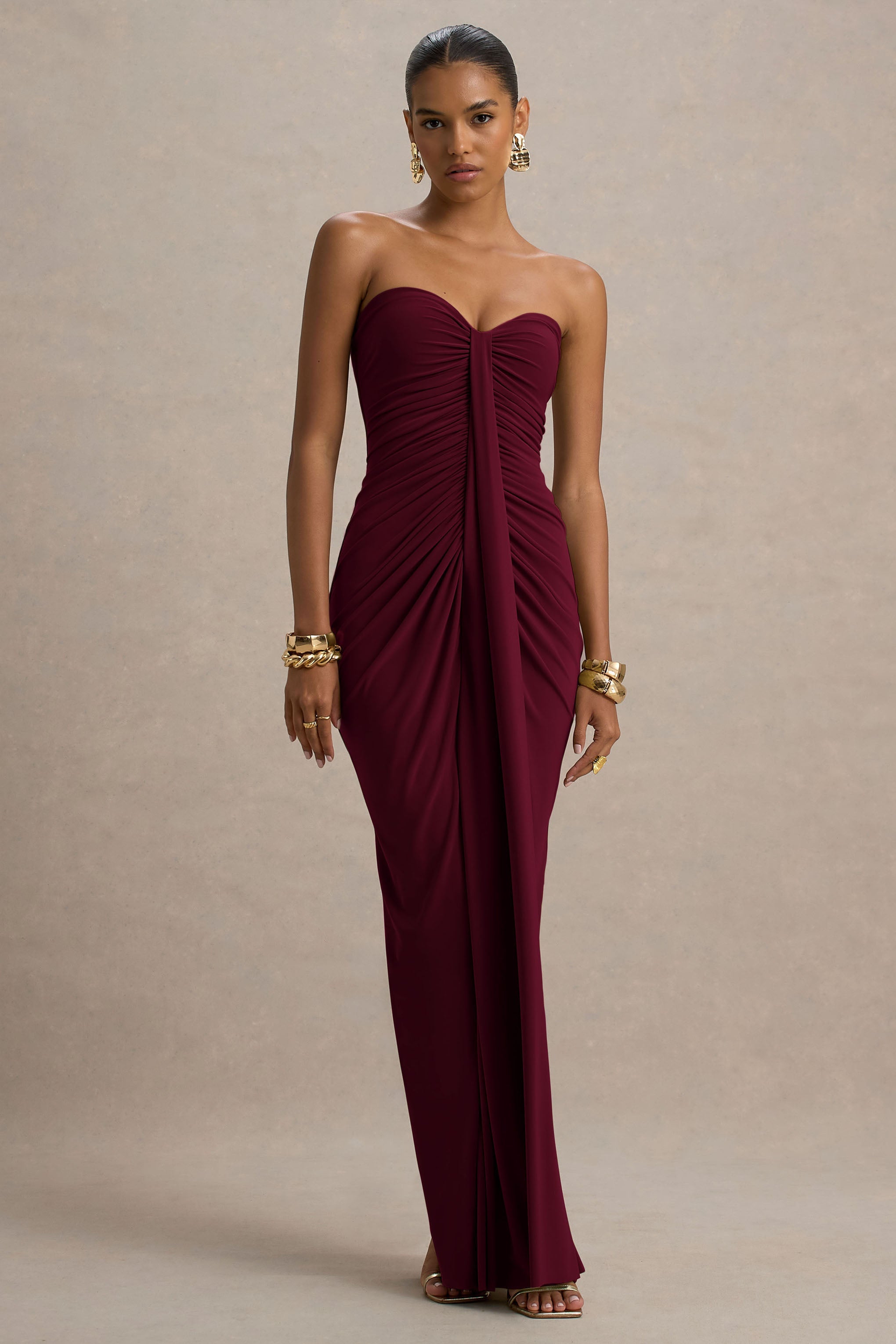 Ali | Burgunderfarbenes Maxikleid mit Sweetheart-Ausschnitt und Rüschen