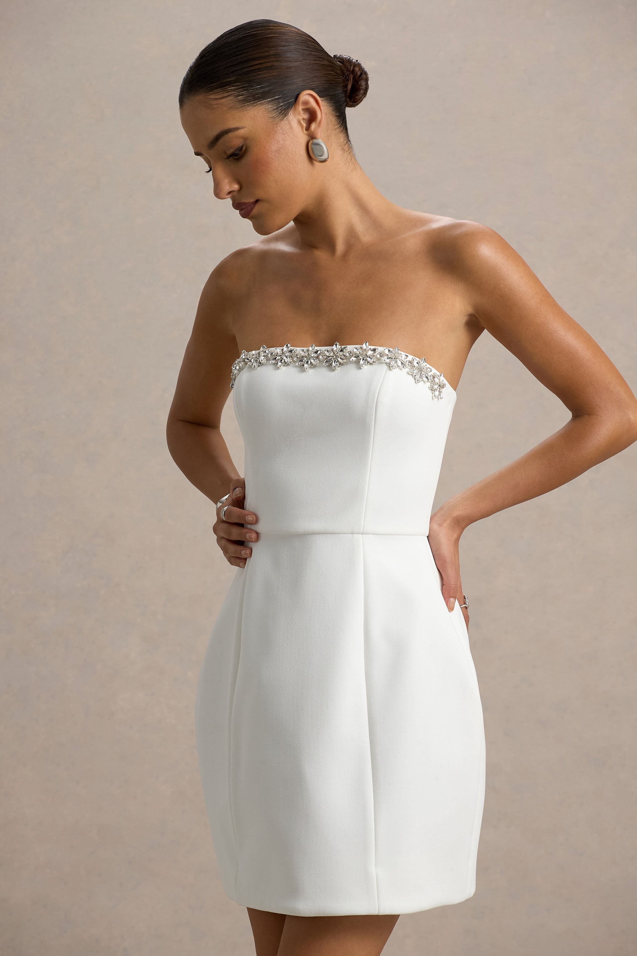 Bobbie | Weißes verziertes Bandeau-Minikleid