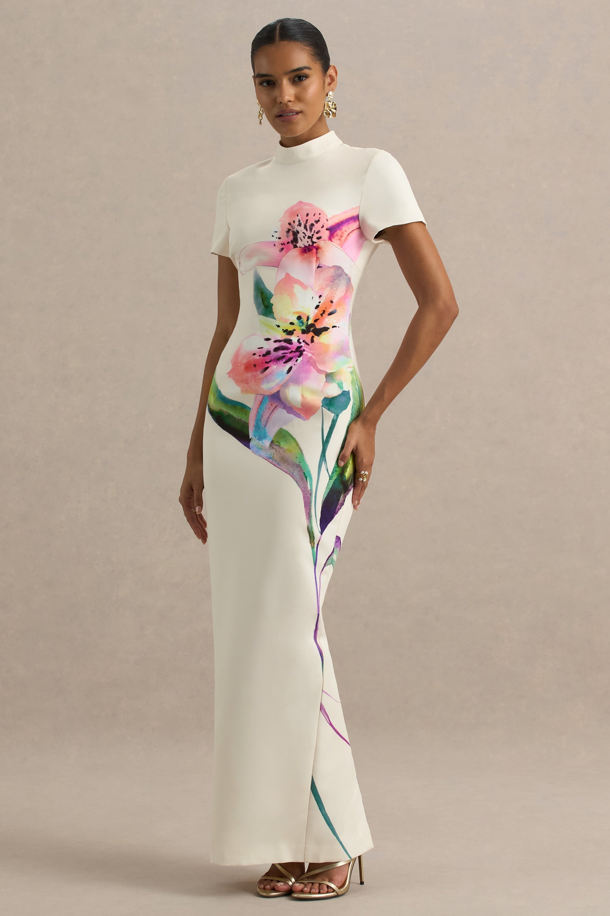 Hessie | Weißes Maxikleid mit hohem Kragen und Lilienprint