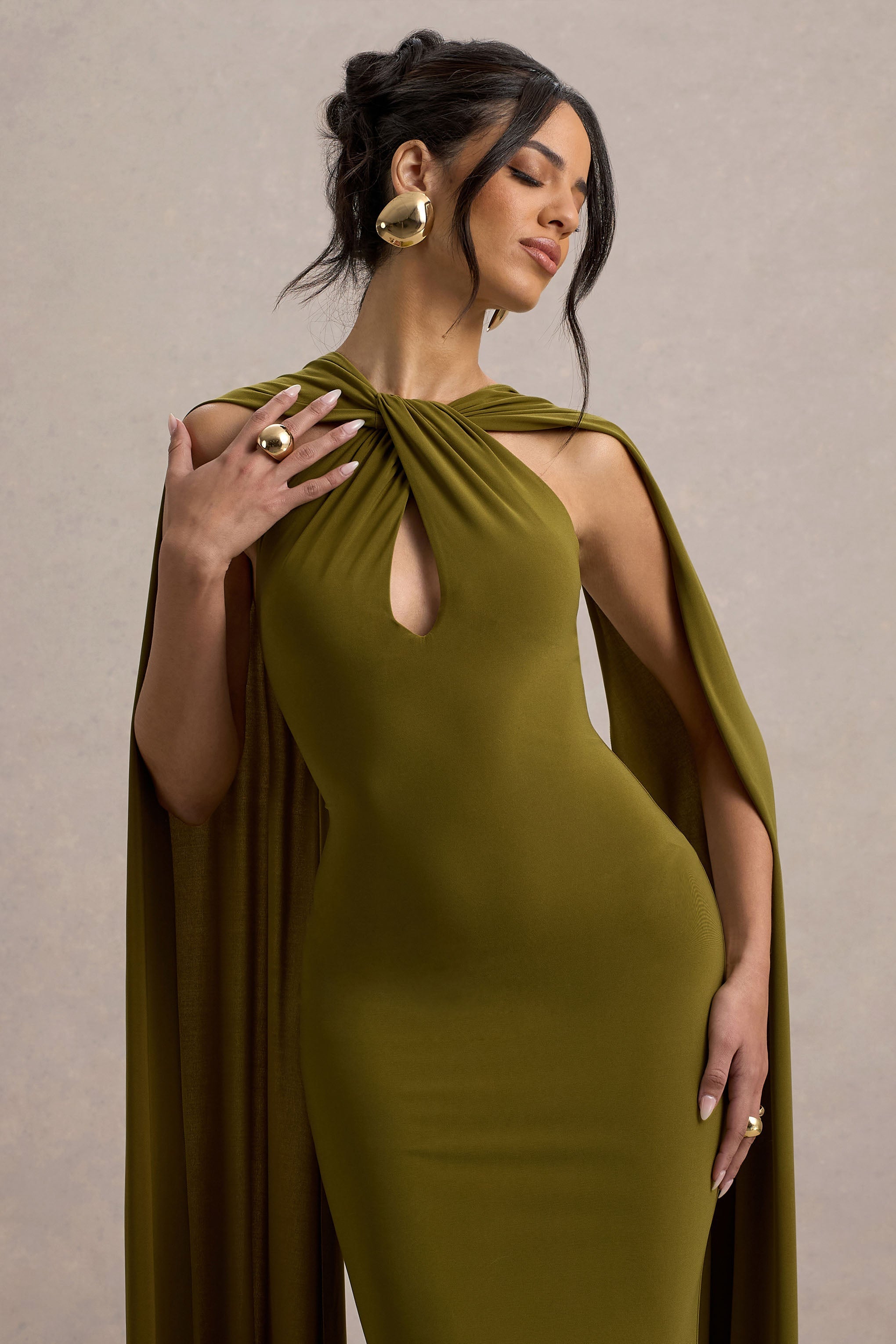 Rhoda | Grünes Maxi-Kleid mit Twist-Halter und Cape