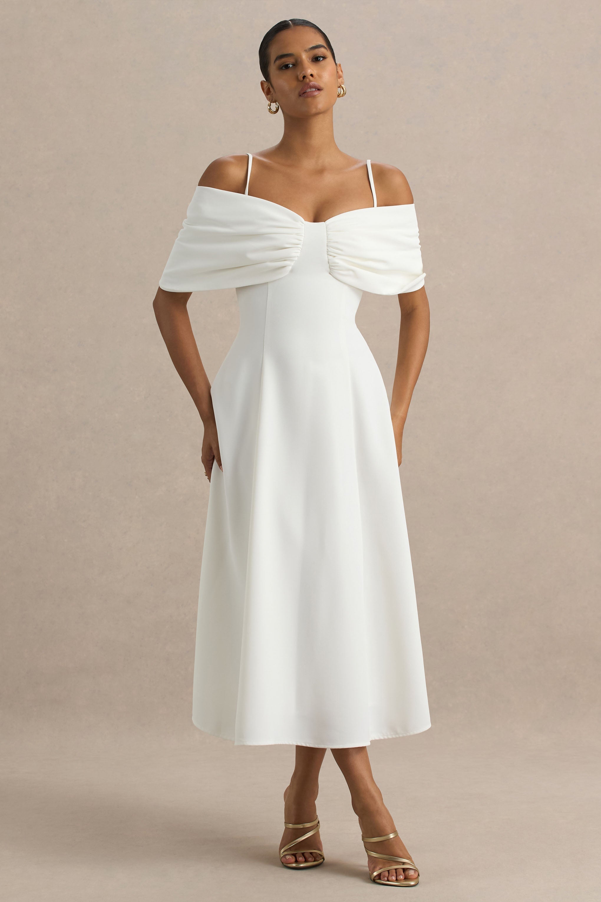 Hettie | Weißes Bardot-Midikleid mit kurzen Ärmeln und Schleifendetail.