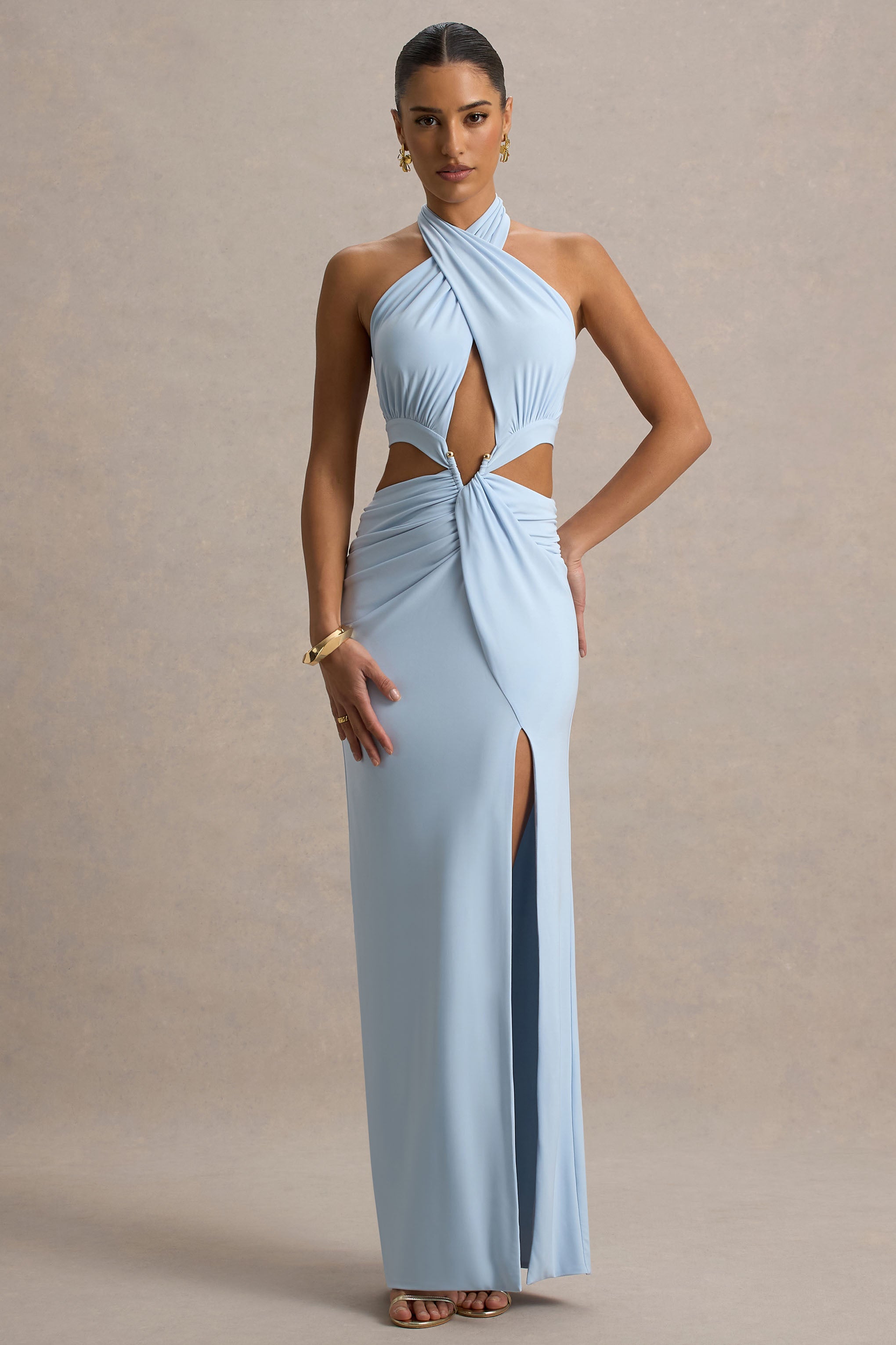 Aura | Puderblaues Maxikleid mit Halterneck, Cut-Outs und Schlitz