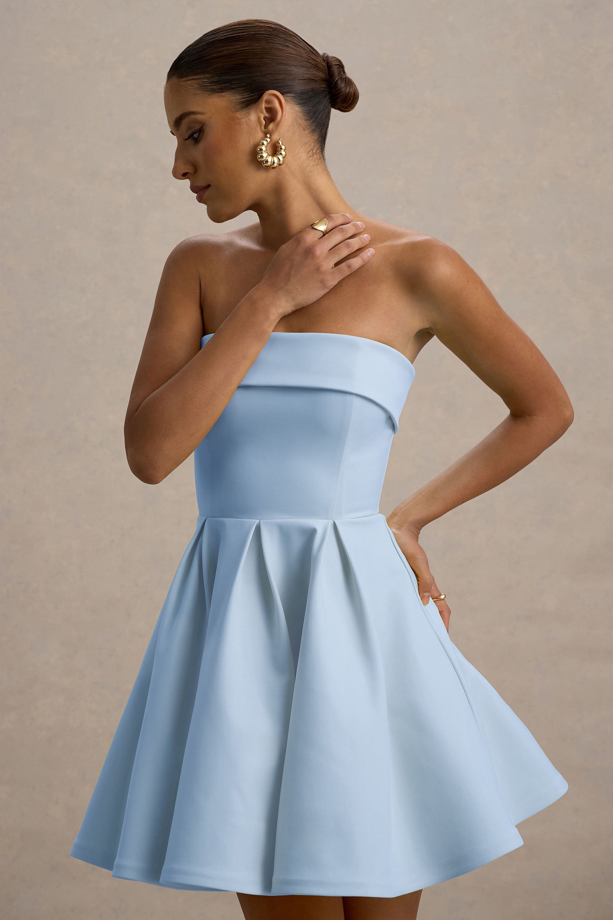 Bruna | Puderblaues Bandeau-Minikleid im Skater-Stil