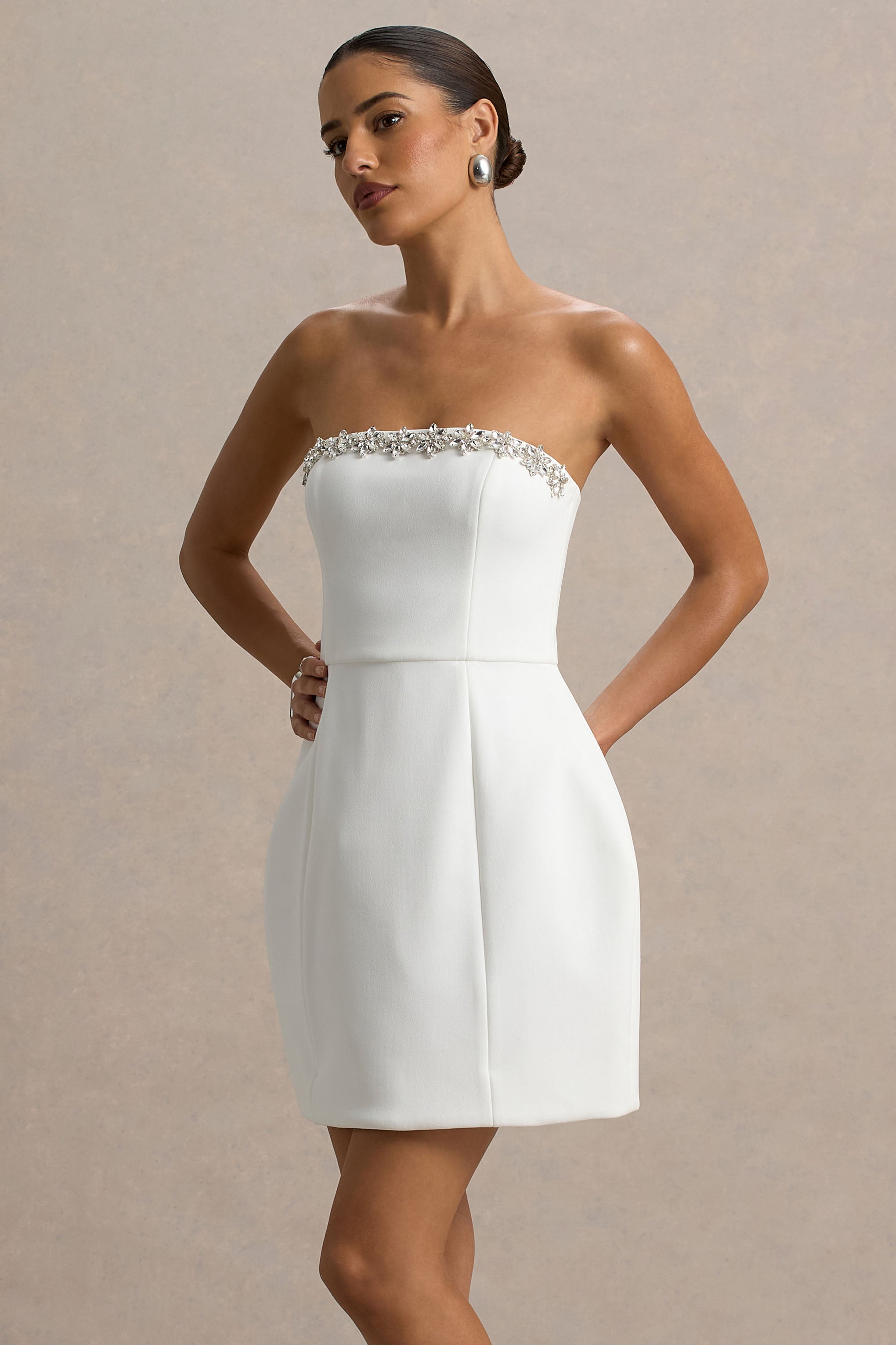 Bobbie | Weißes verziertes Bandeau-Minikleid