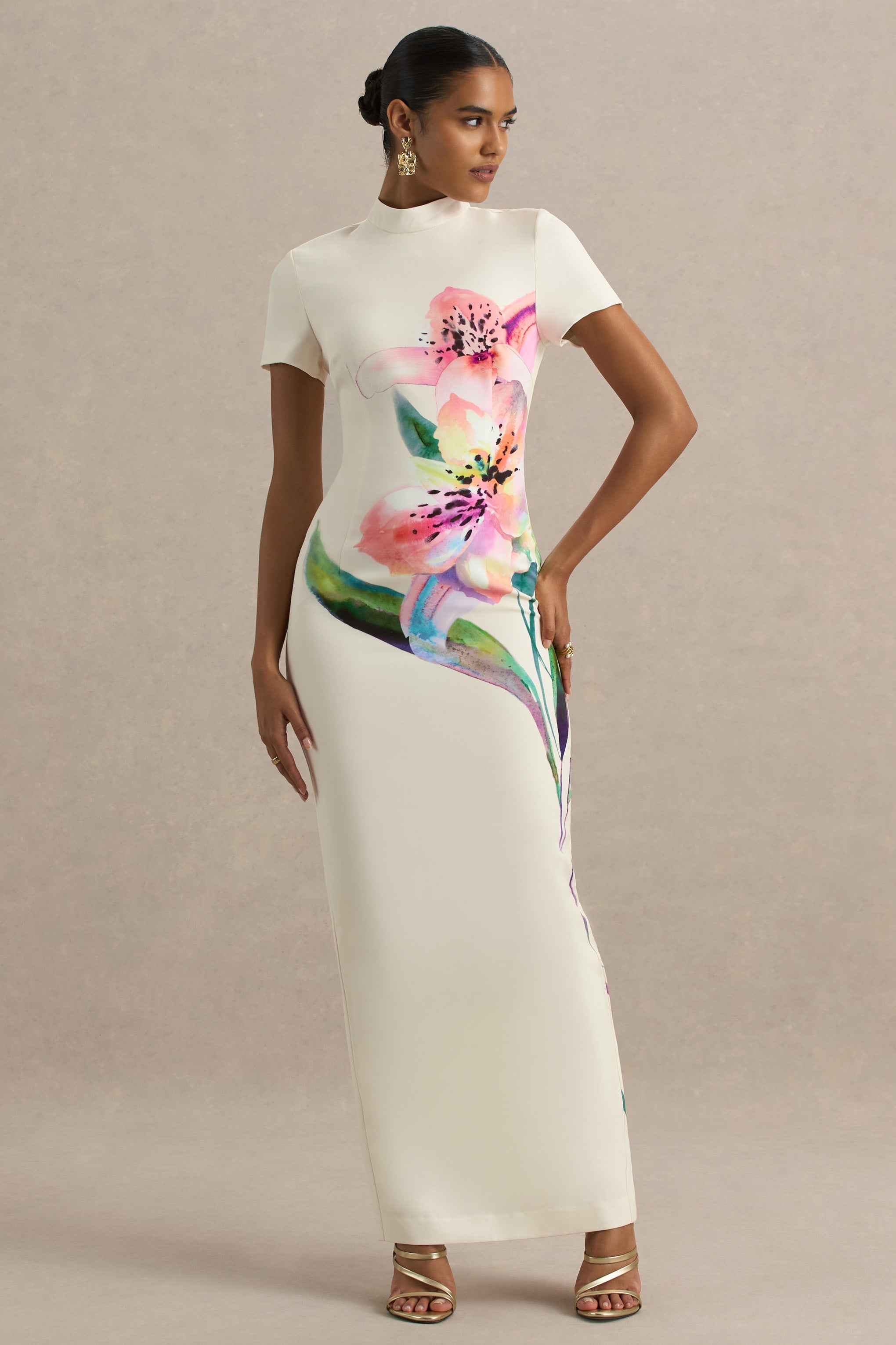 Hessie | Weißes Maxikleid mit hohem Kragen und Lilienprint