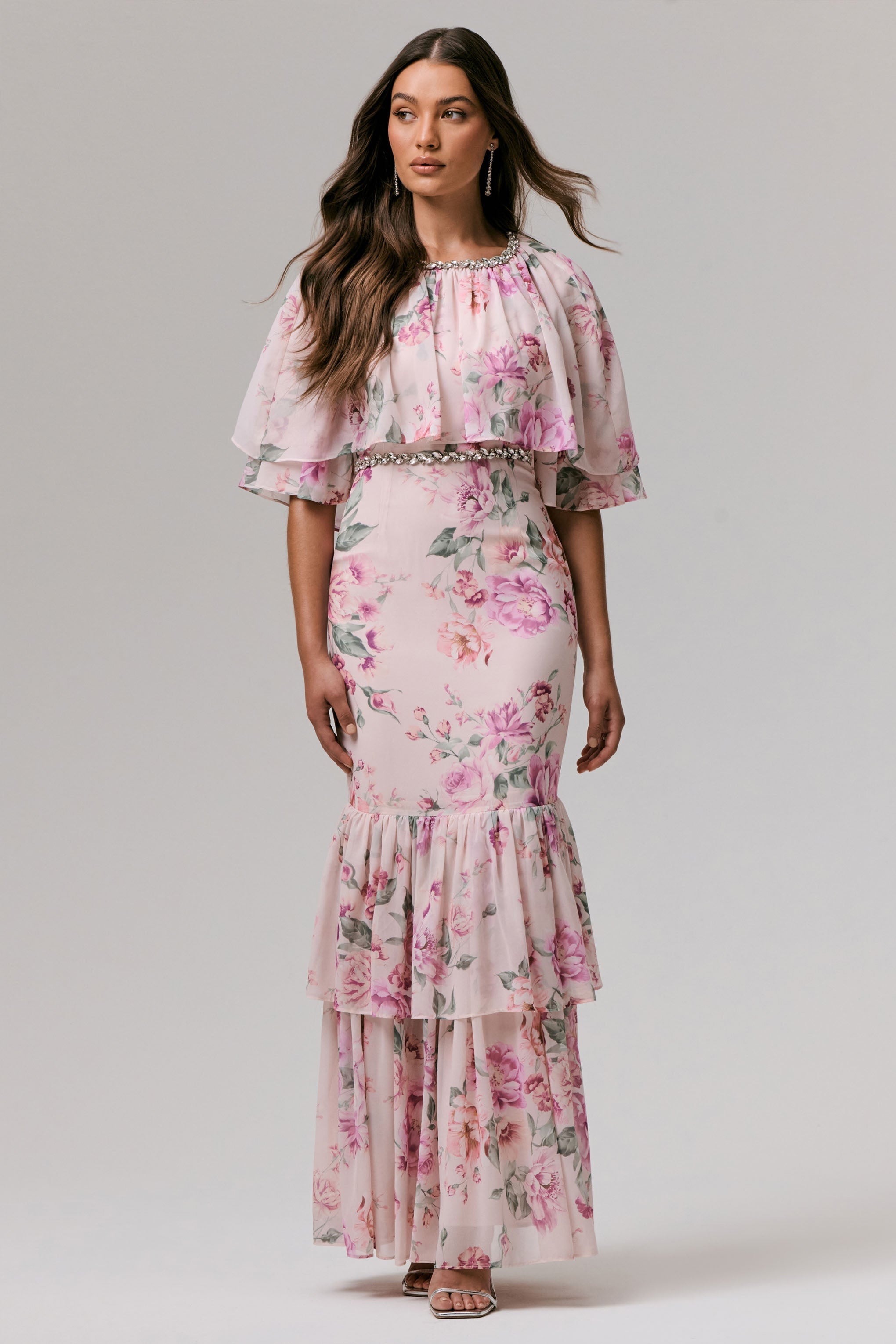 Never Let Go | Rosafarbenes Maxikleid aus Chiffon mit Blumenmuster, Rüschen und langen Ärmeln