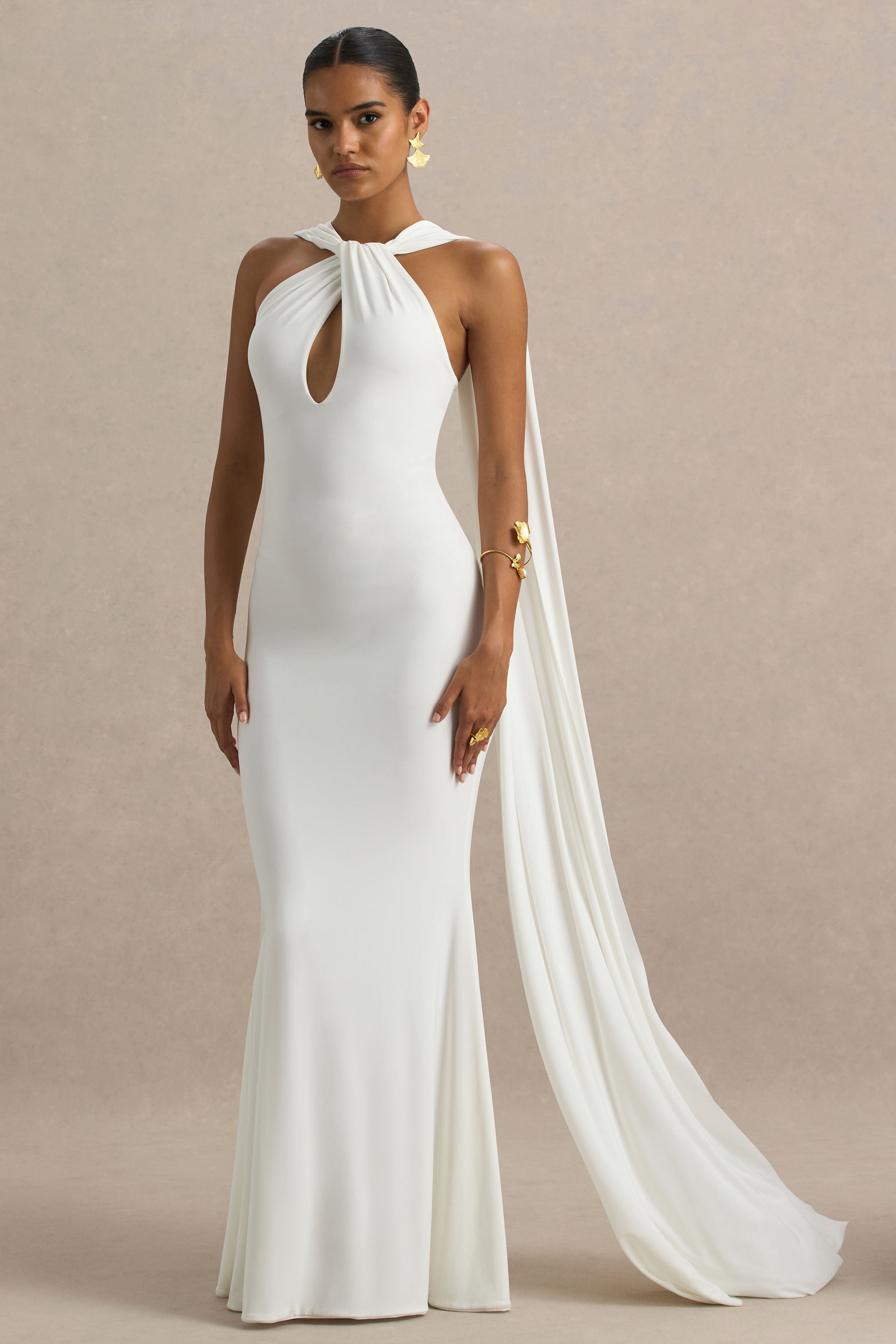 Rhoda | Weißes Maxikleid mit gedrehtem Halterneck und Cape