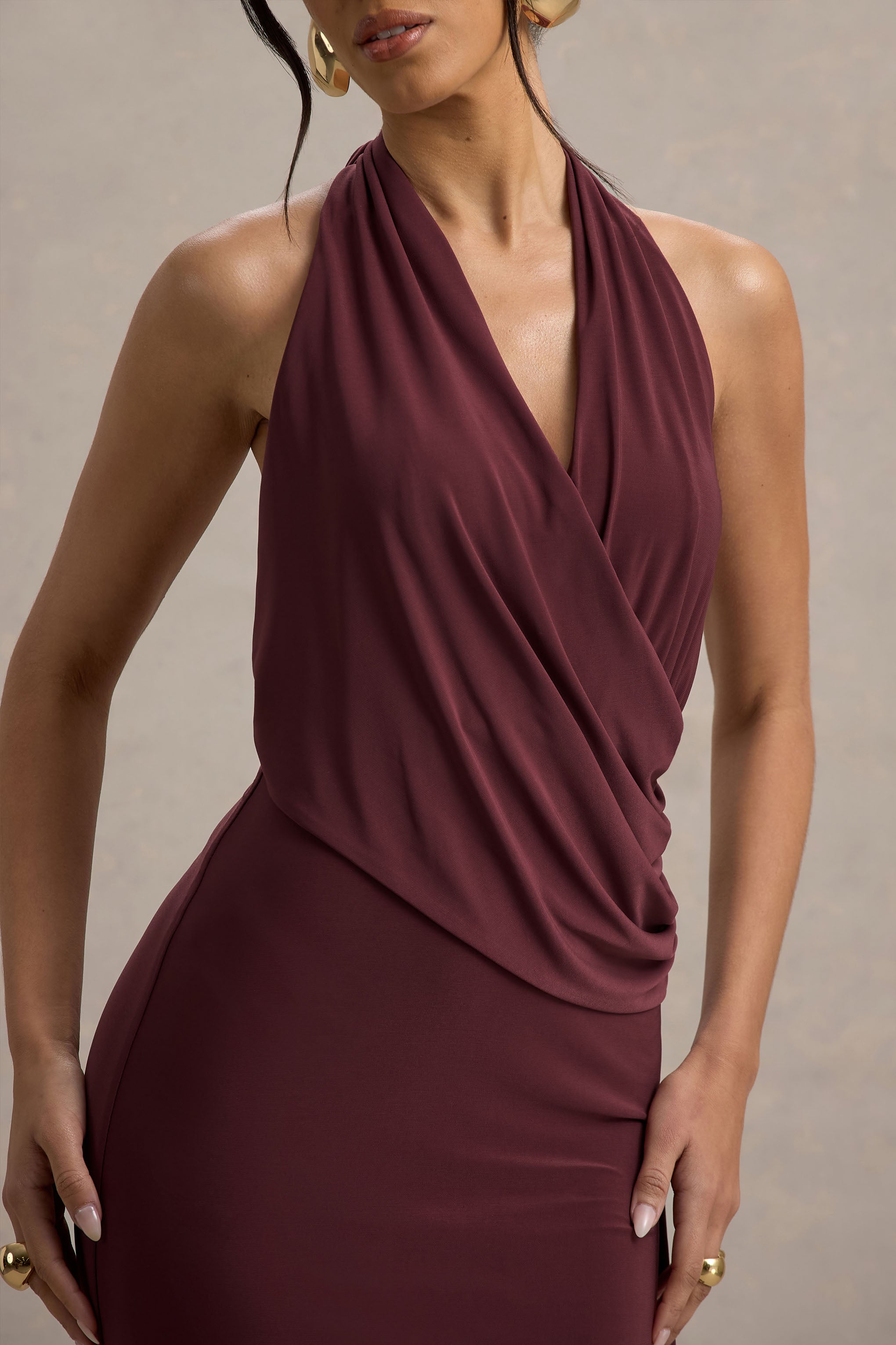 Rosina | Burgunderrotes drapiertes Maxikleid mit Halterneck und Schleife