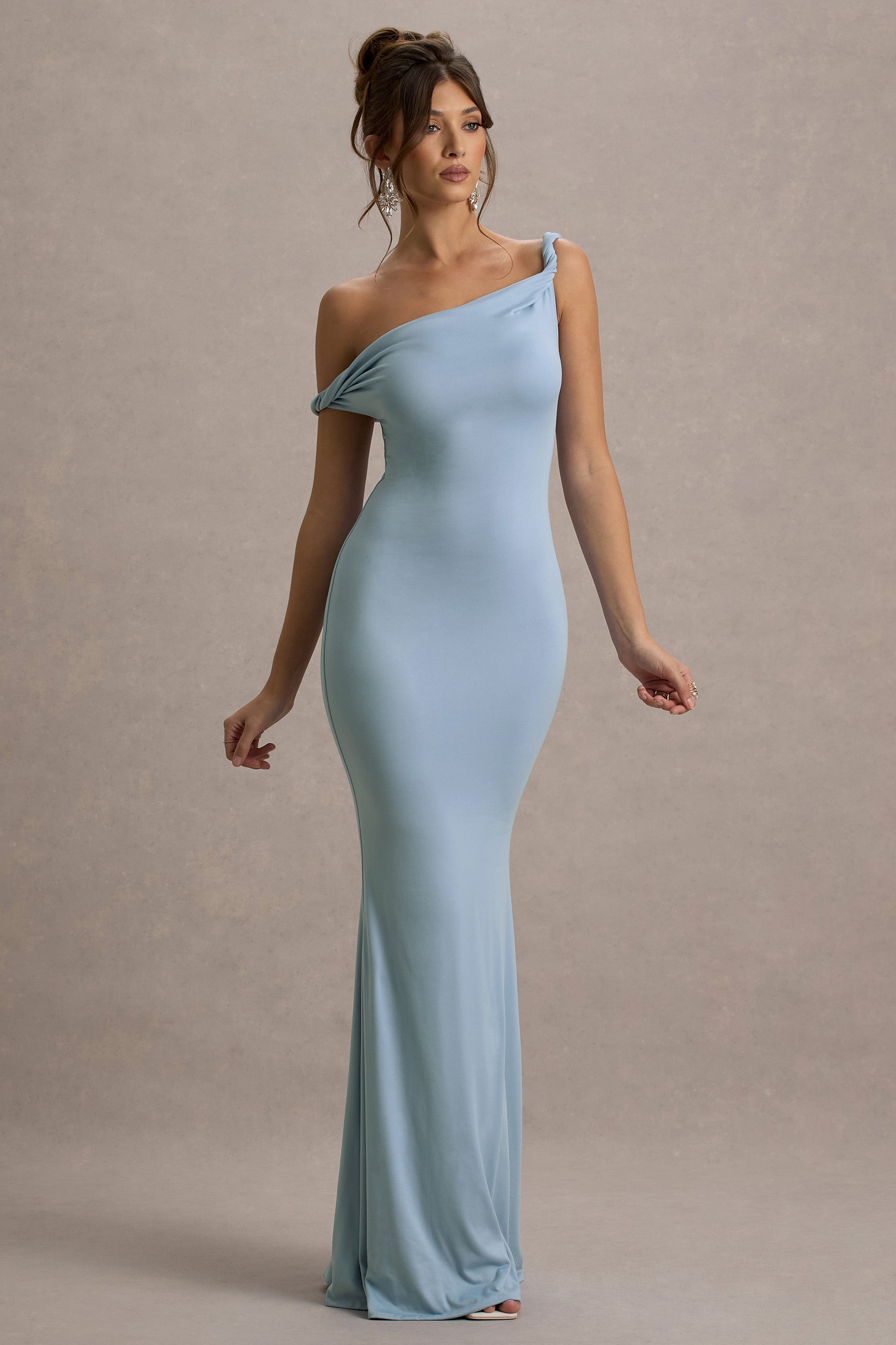 Lita | Puderblaues, gedrehtes asymmetrisches Maxikleid
