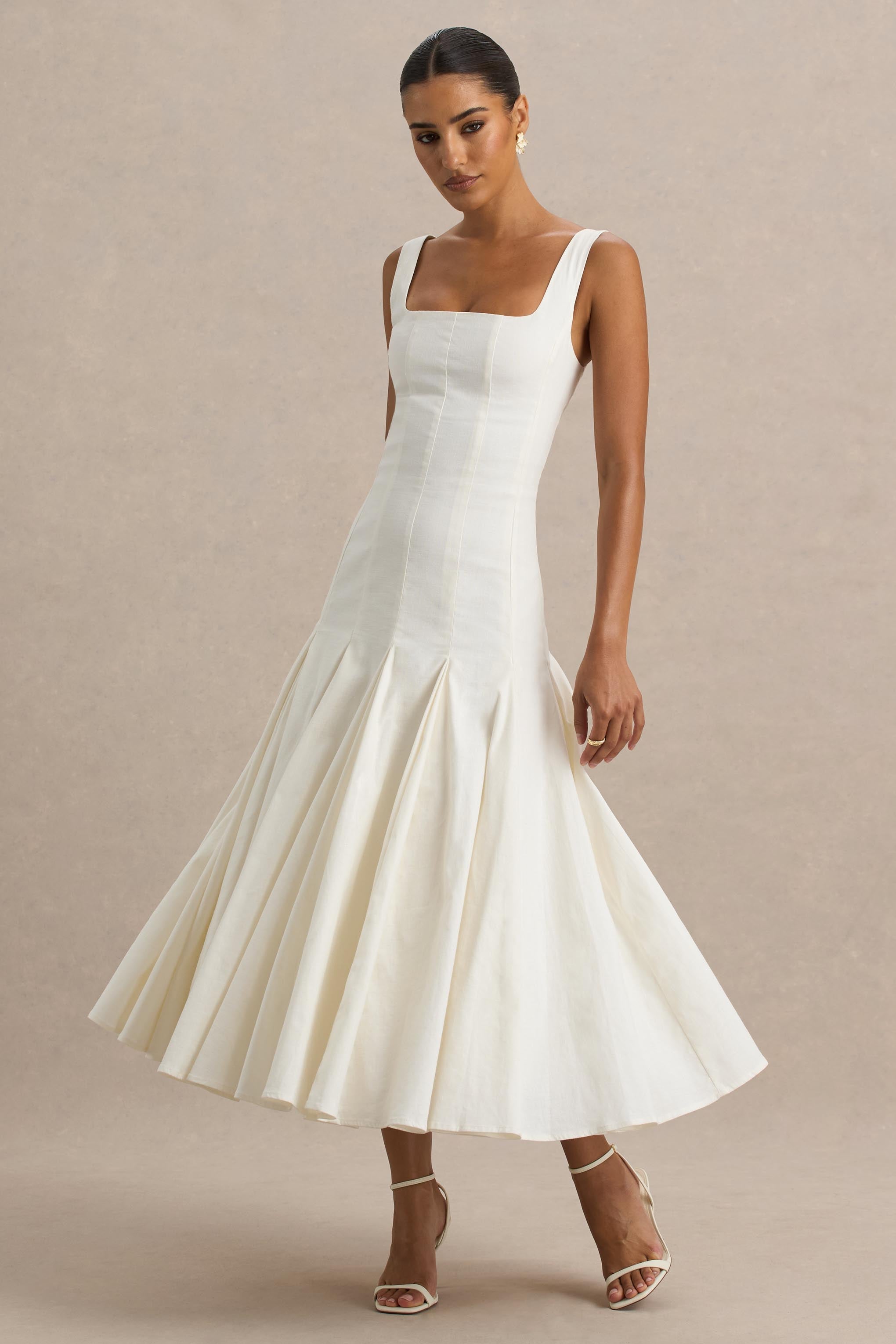 Magnolia | Weißes Midikleid mit Rundhalsausschnitt, tief sitzender Taille und Rüschendetails.
