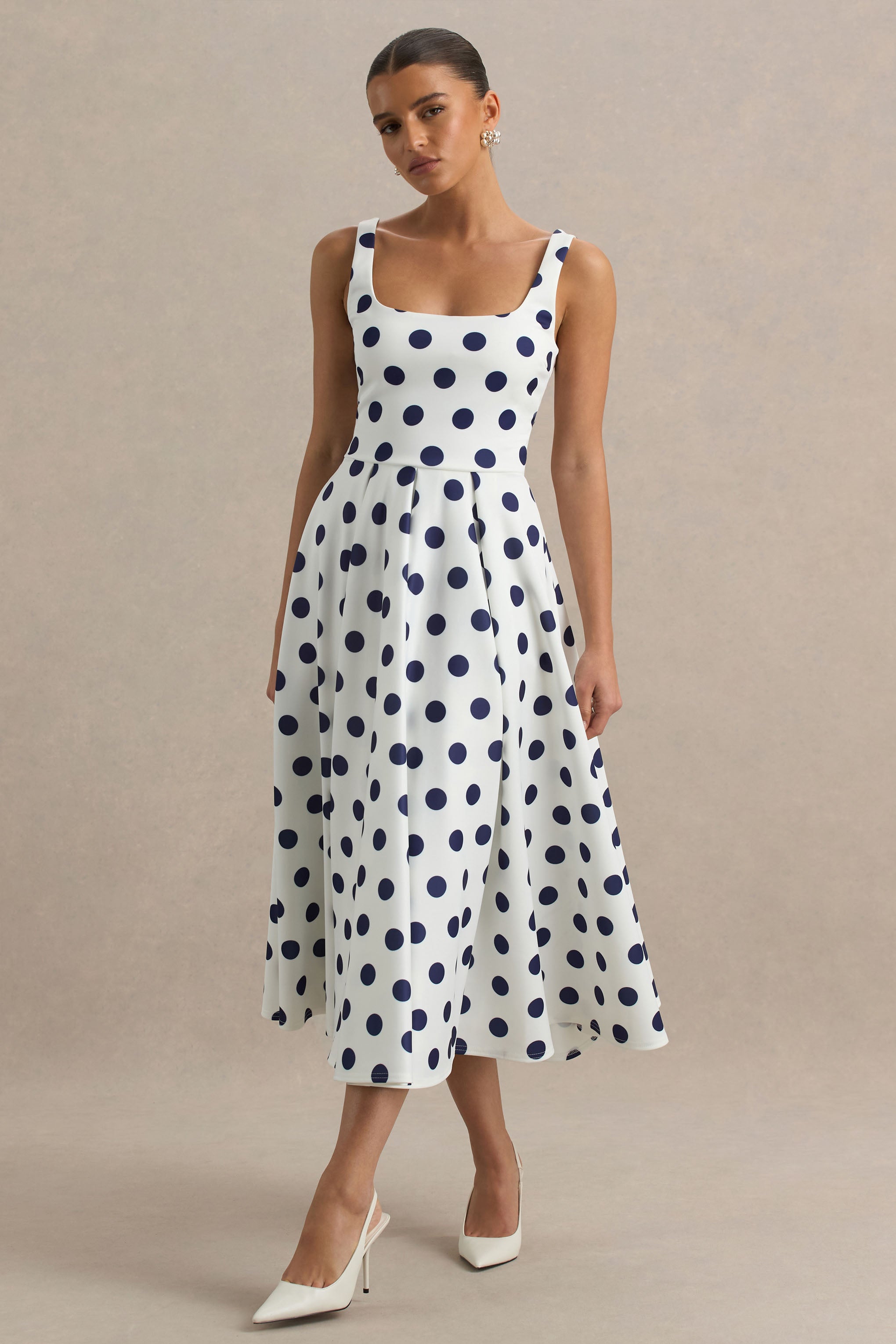 Berta | Weiß-blaues Midikleid mit Polka-Dots und eckigem Ausschnitt