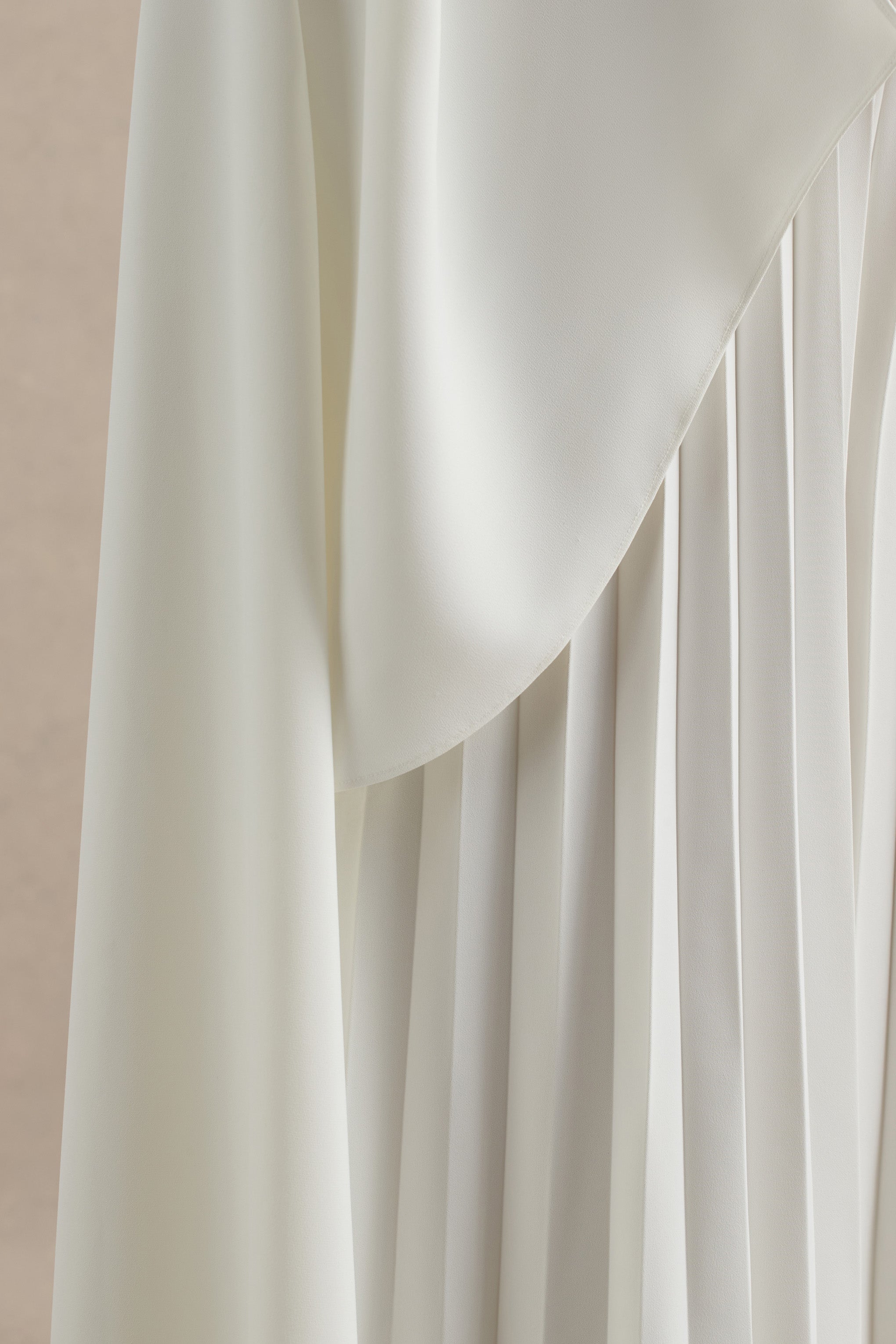 Paradise | Weißer Jumpsuit mit Cape-Ärmeln