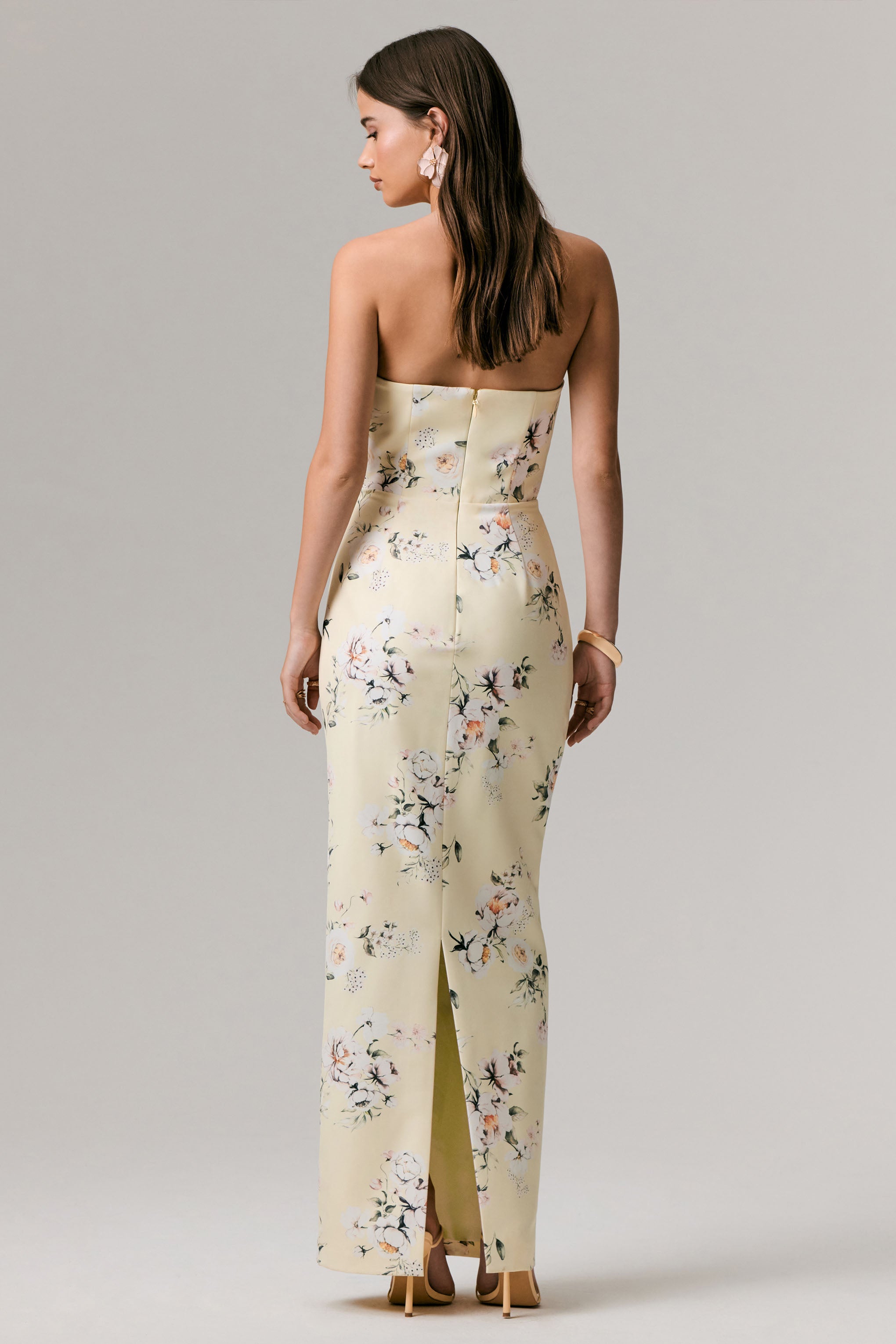 Fierce | Asymmetrisches Maxikleid mit Zitronenprint und Raffung