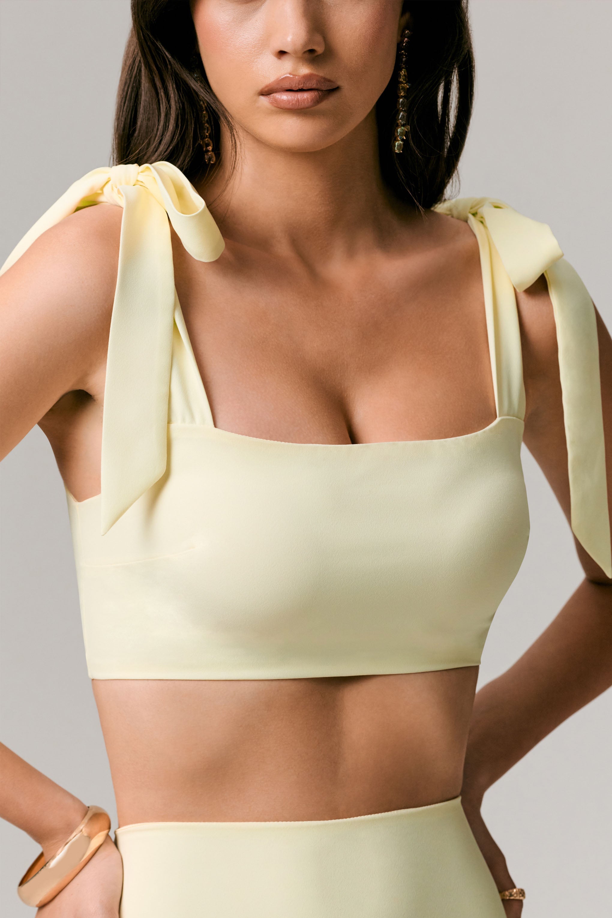 Elodie | Zitronengelbes Cropped-Top mit Bindeträgern