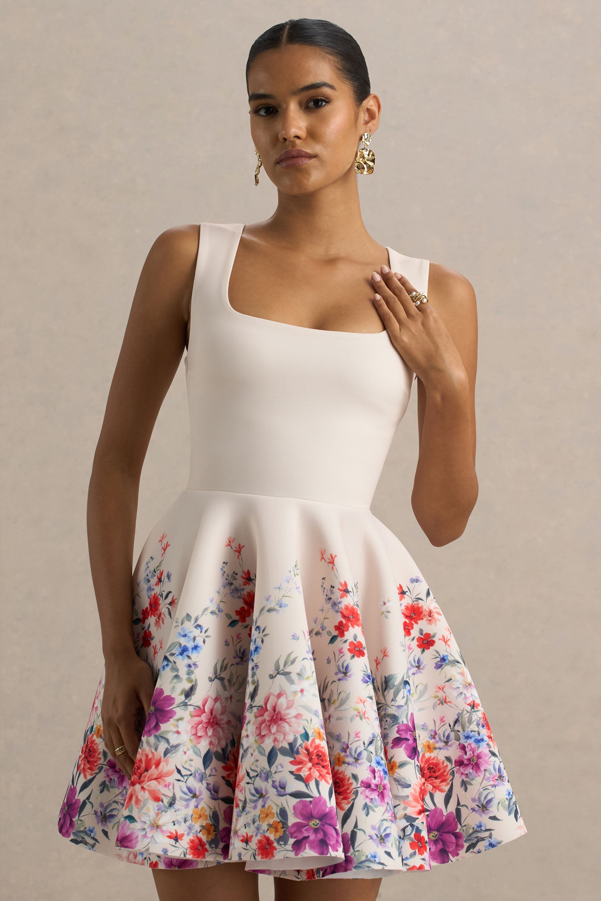 Gemstone | Hellrosa Mini-Skaterkleid mit Blumendruck und quadratischem Ausschnitt.