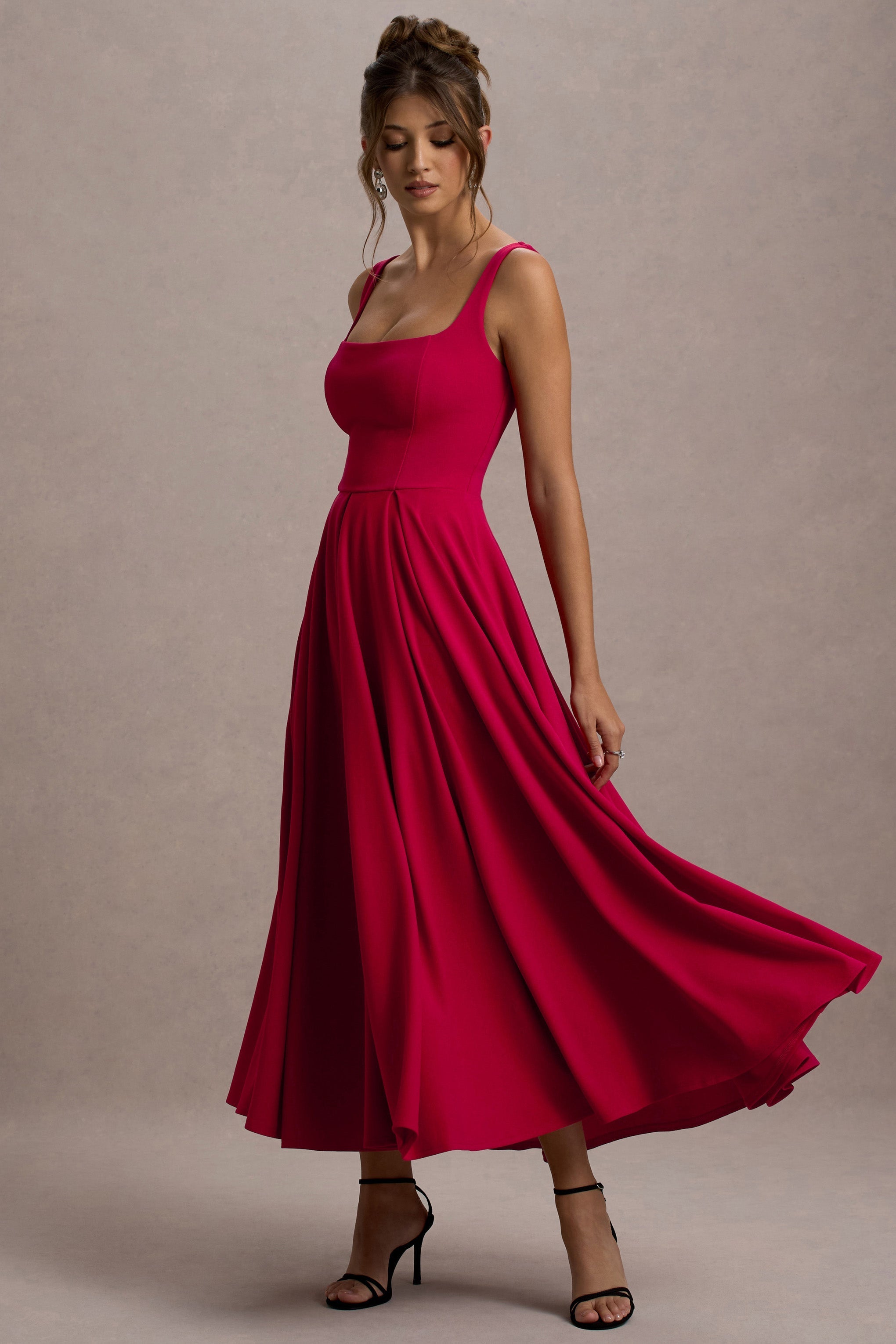 Parina | Rotes Midikleid mit Trägern und Volantsaum