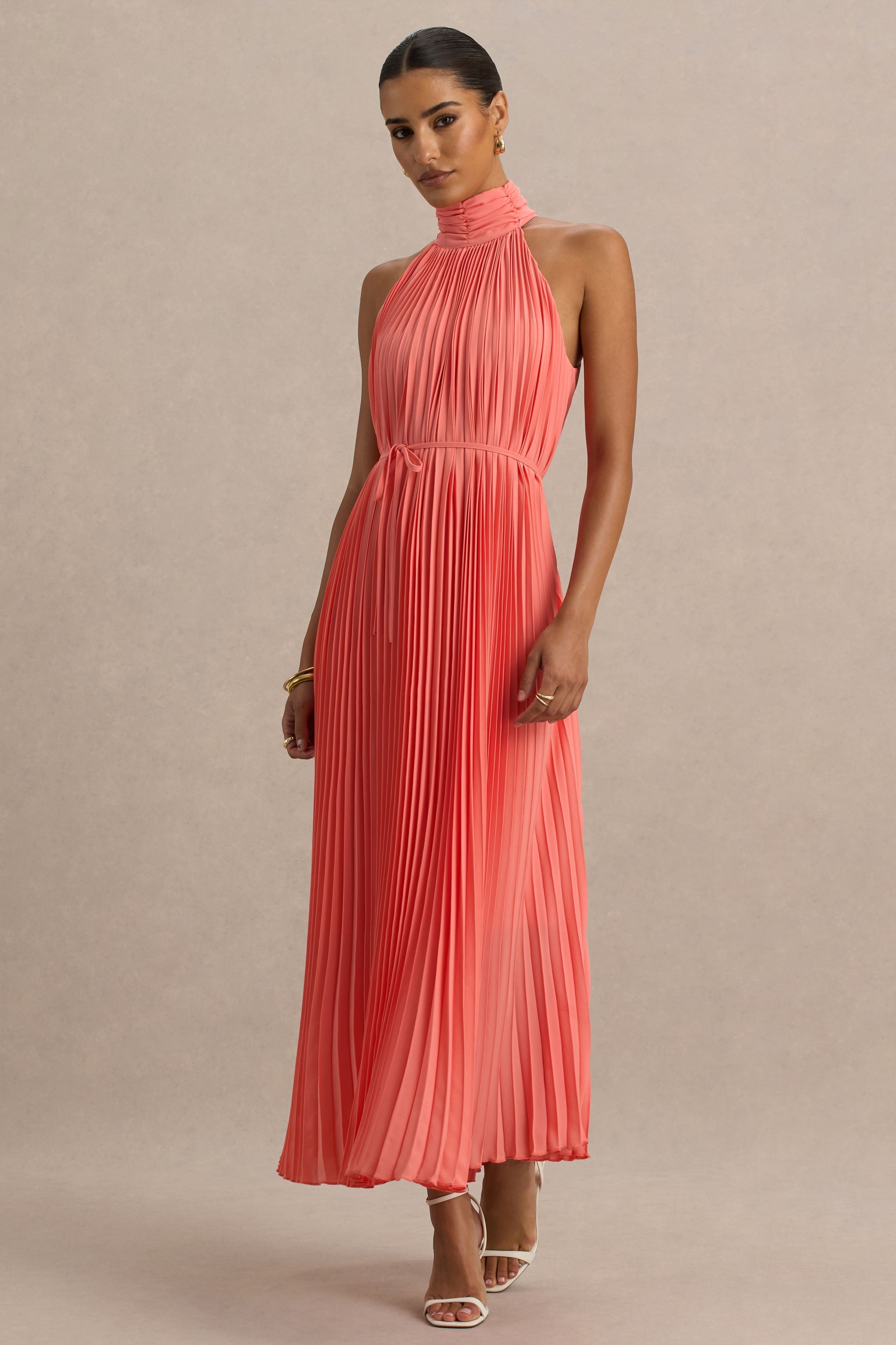 Tulip | Korallenrotes Plissiertes Maxikleid mit hohem Kragen