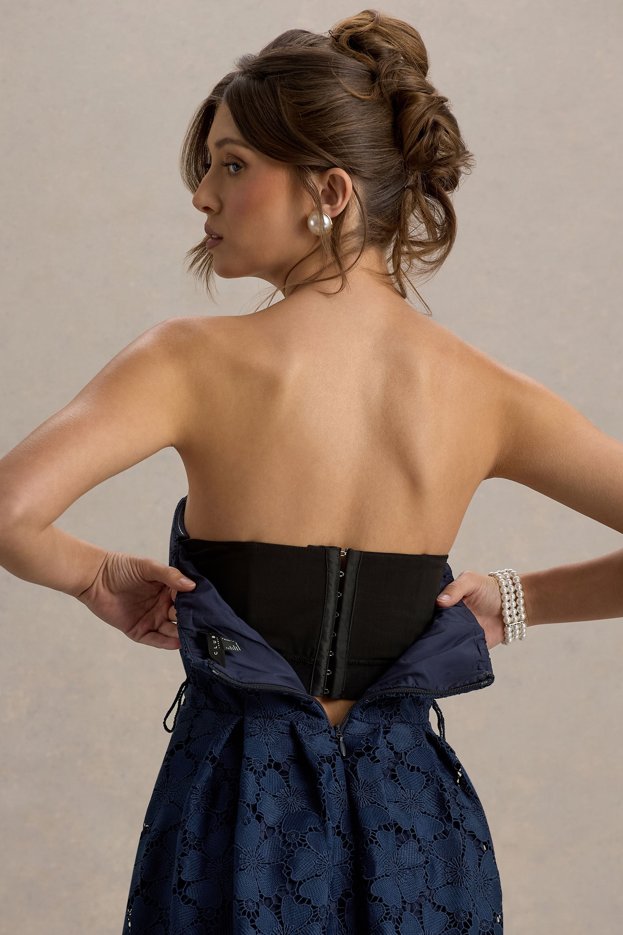 Shania | Marinenblaues Spitzen-Bandeau-Midikleid im Skater-Stil