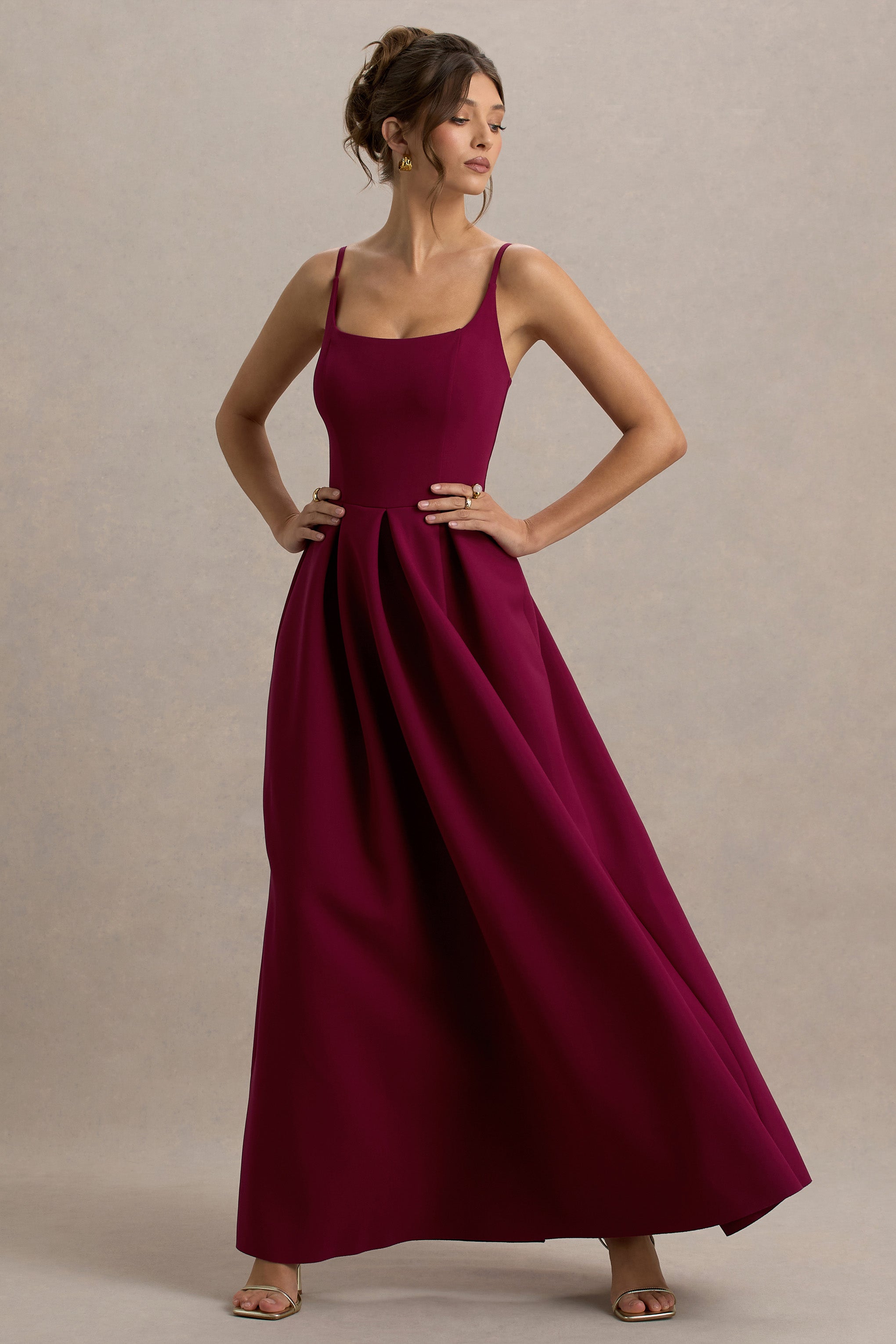 Bambina | Burgunderrotes Maxikleid mit Falten und Rundhalsausschnitt