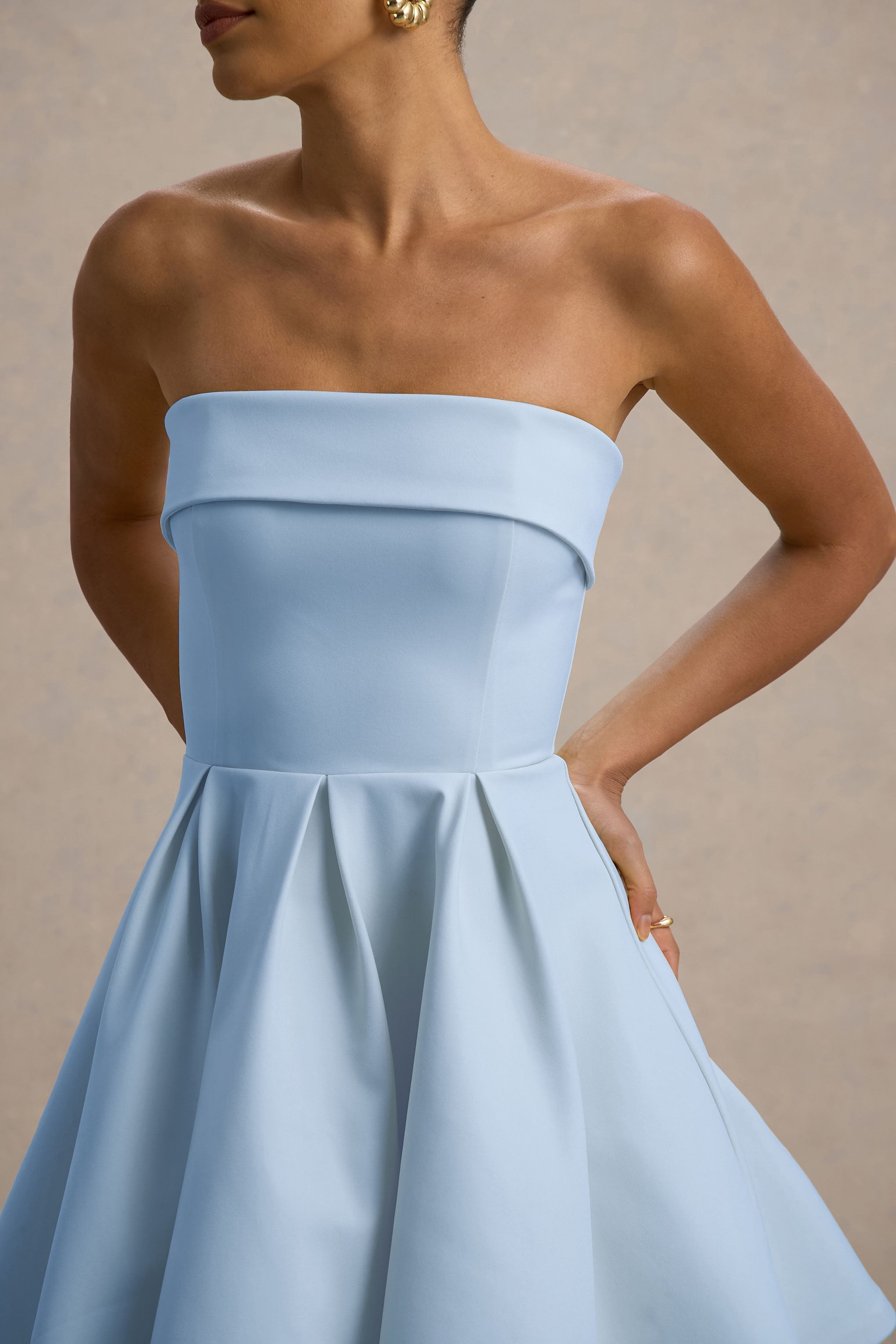 Bruna | Puderblaues Bandeau-Minikleid im Skater-Stil