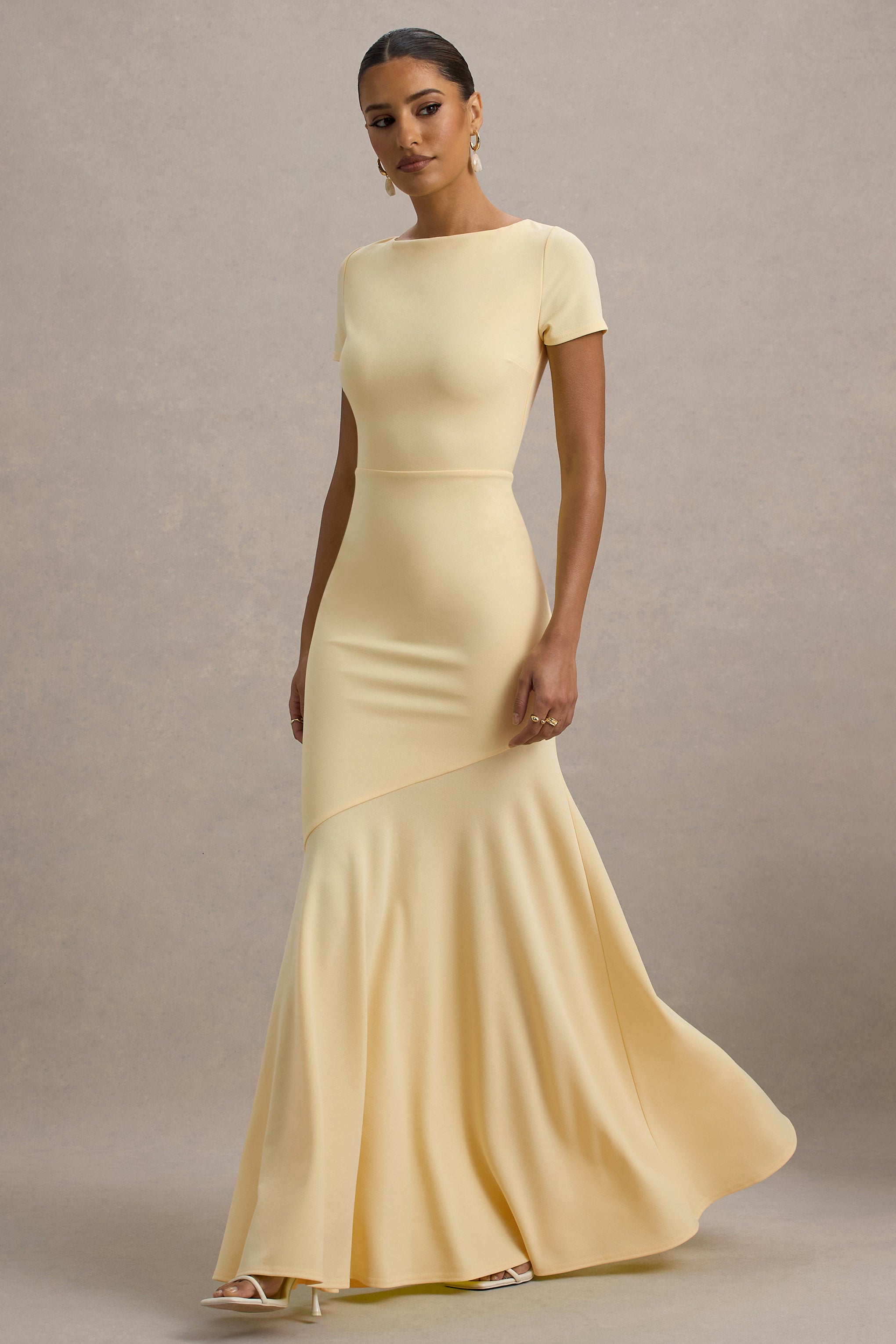 Rian | Blassgelbes Maxi-Kleid mit kurzen Ärmeln