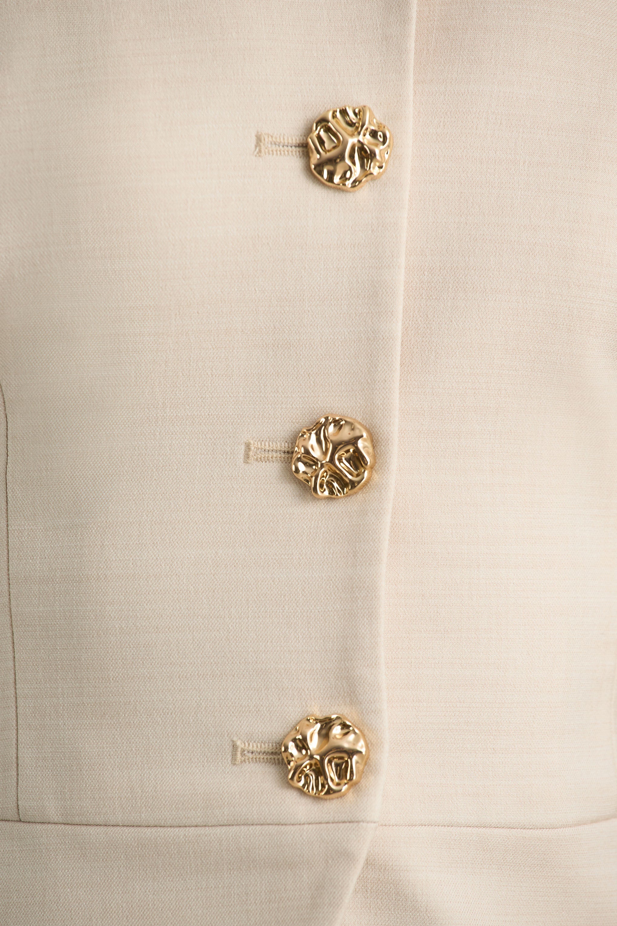 Cadence | Nude-farbenes Leinen-Top mit Halterneck und maßgeschneiderter Passform