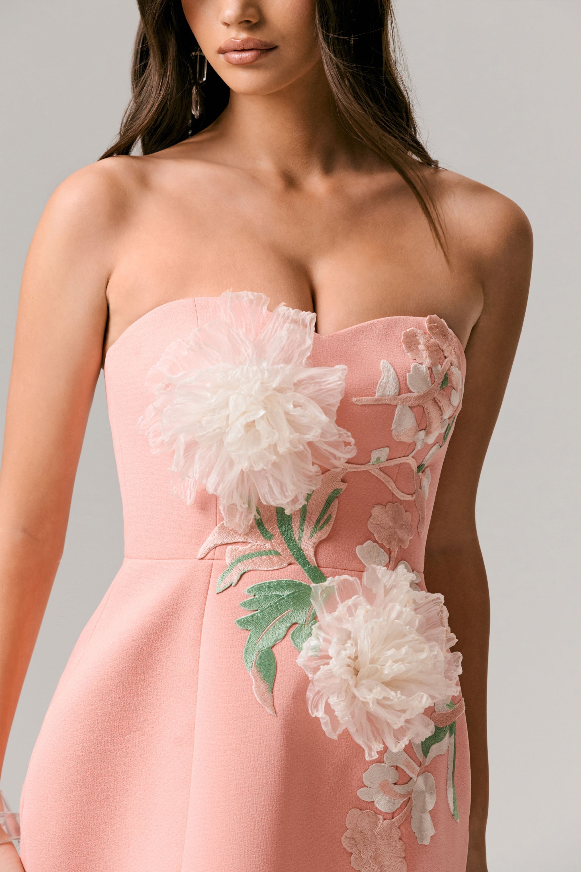 Lulu | Korallenfarbenes Minikleid mit Sweetheart-Ausschnitt und Verzierungen