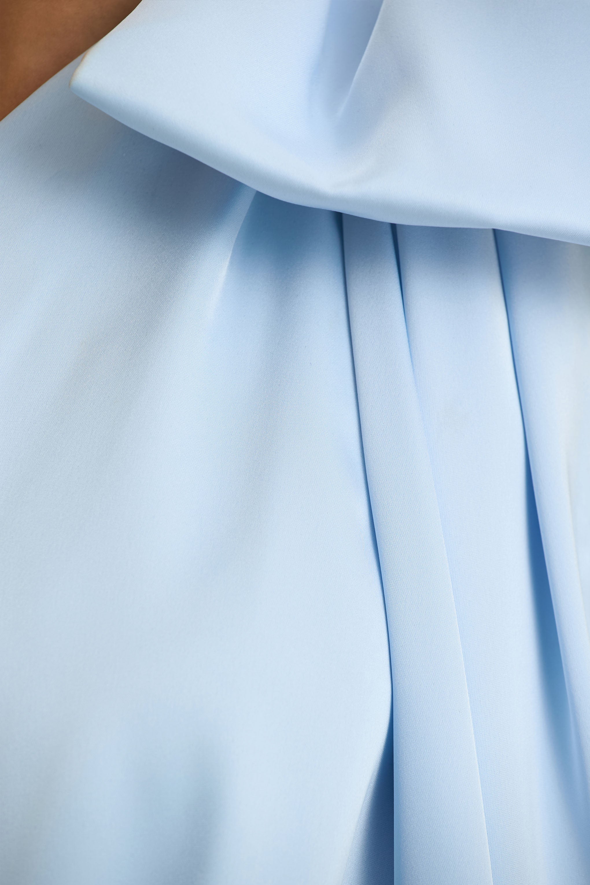Celestia | Asymmetrisches Midikleid in Puderblau mit Cape-Detail