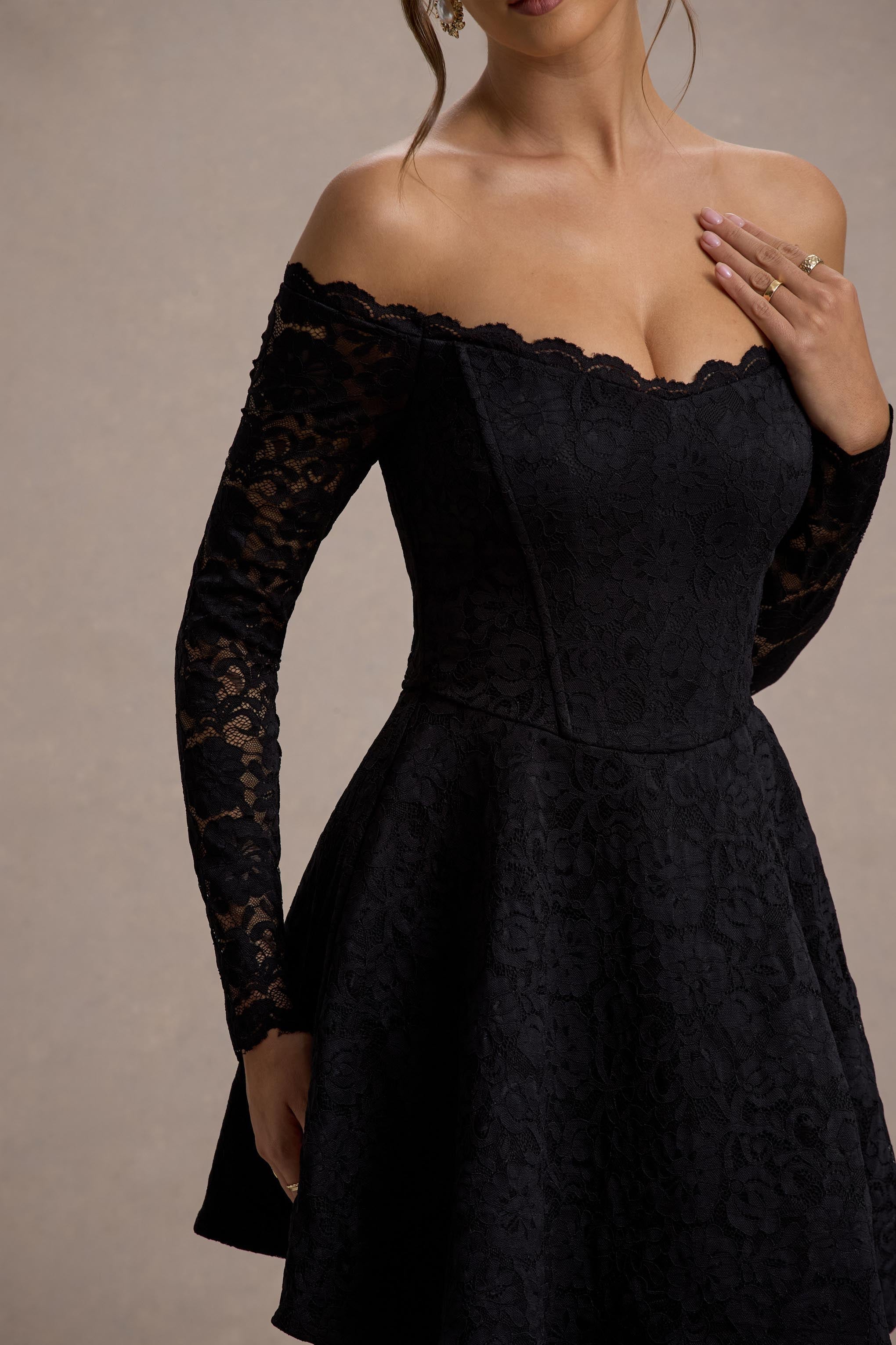 Alliste | Schwarzes Bardot Minikleid aus Spitze