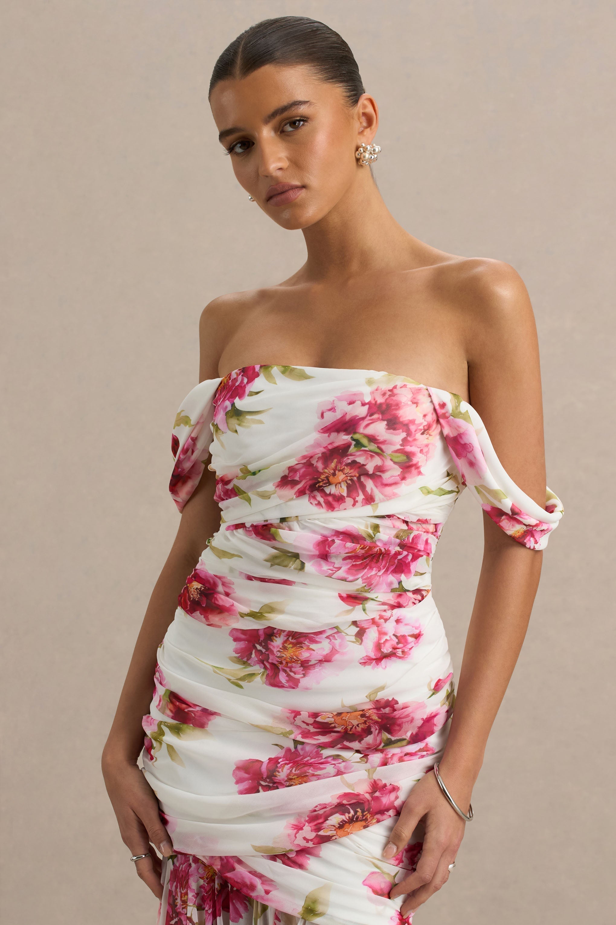 Madelyn | Cremefarbenes Maxikleid mit Blumenmuster, Bardot-Ausschnitt und kurzen Ärmeln