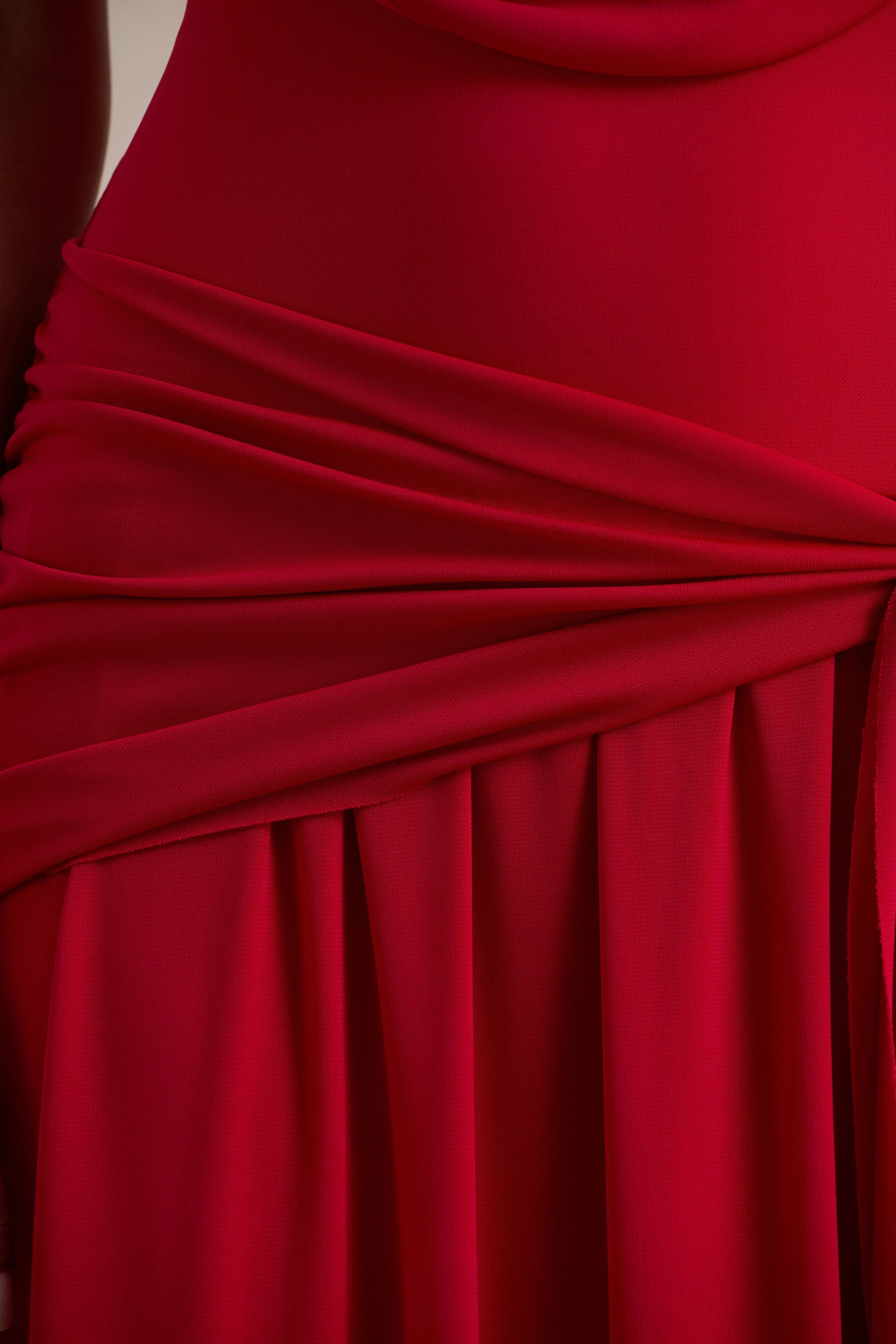 Mist | Rotes Maxikleid mit tiefem Ausschnitt und hohem Frontschlitz