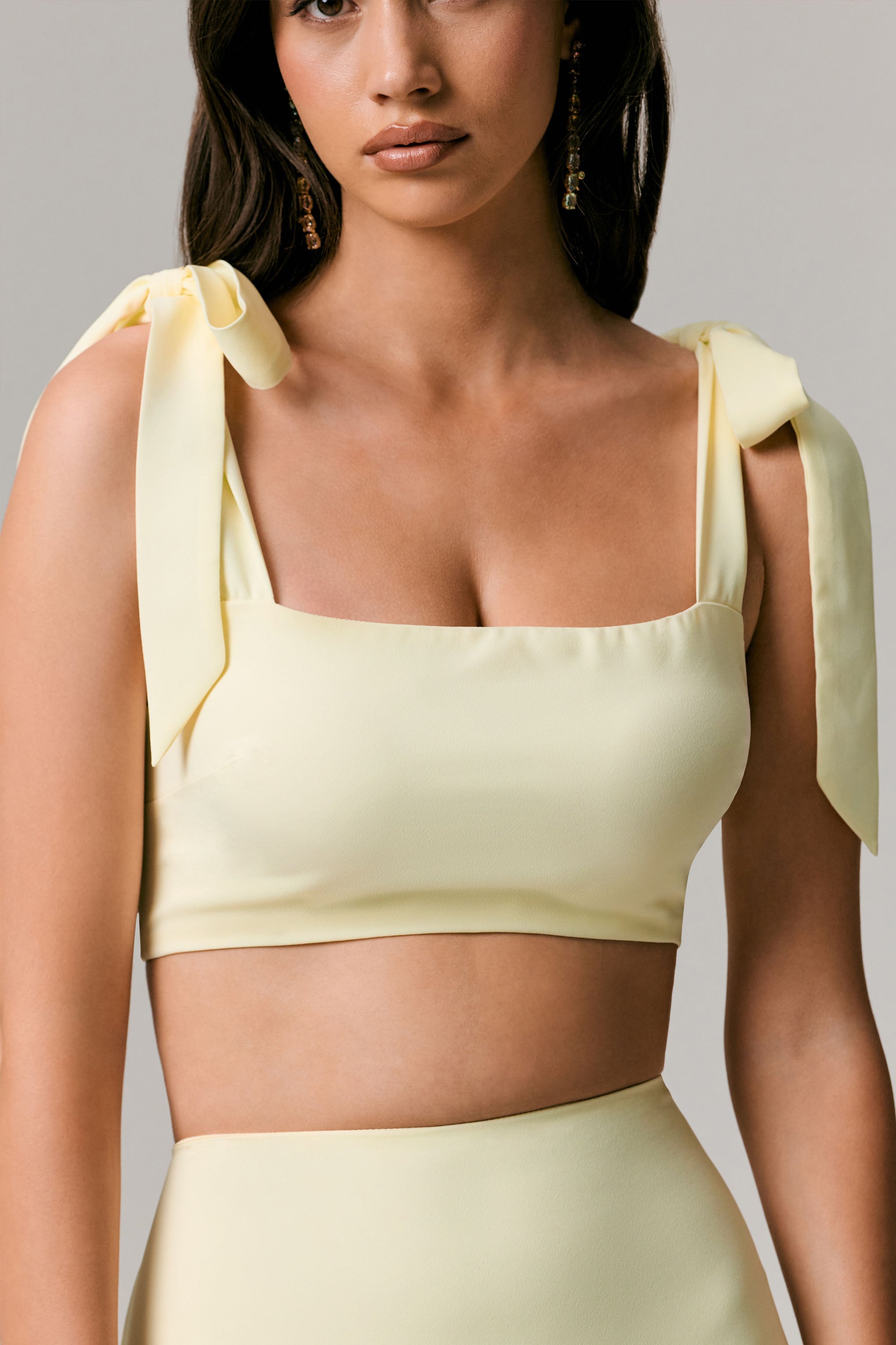 Elodie | Zitronengelbes Cropped-Top mit Bindeträgern