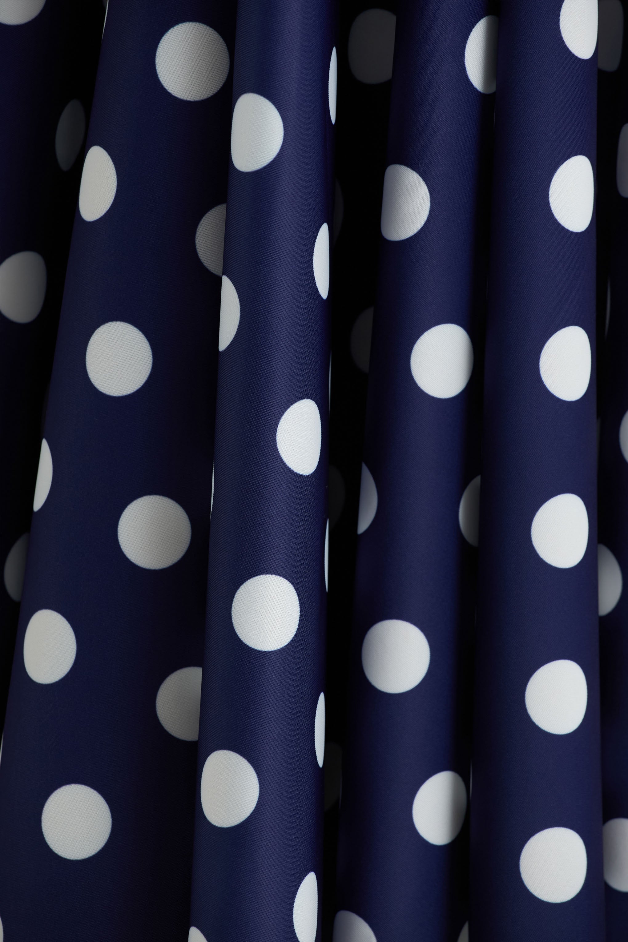 Berta | Marineblau-weißes Midikleid mit Polka-Dots und eckigem Ausschnitt