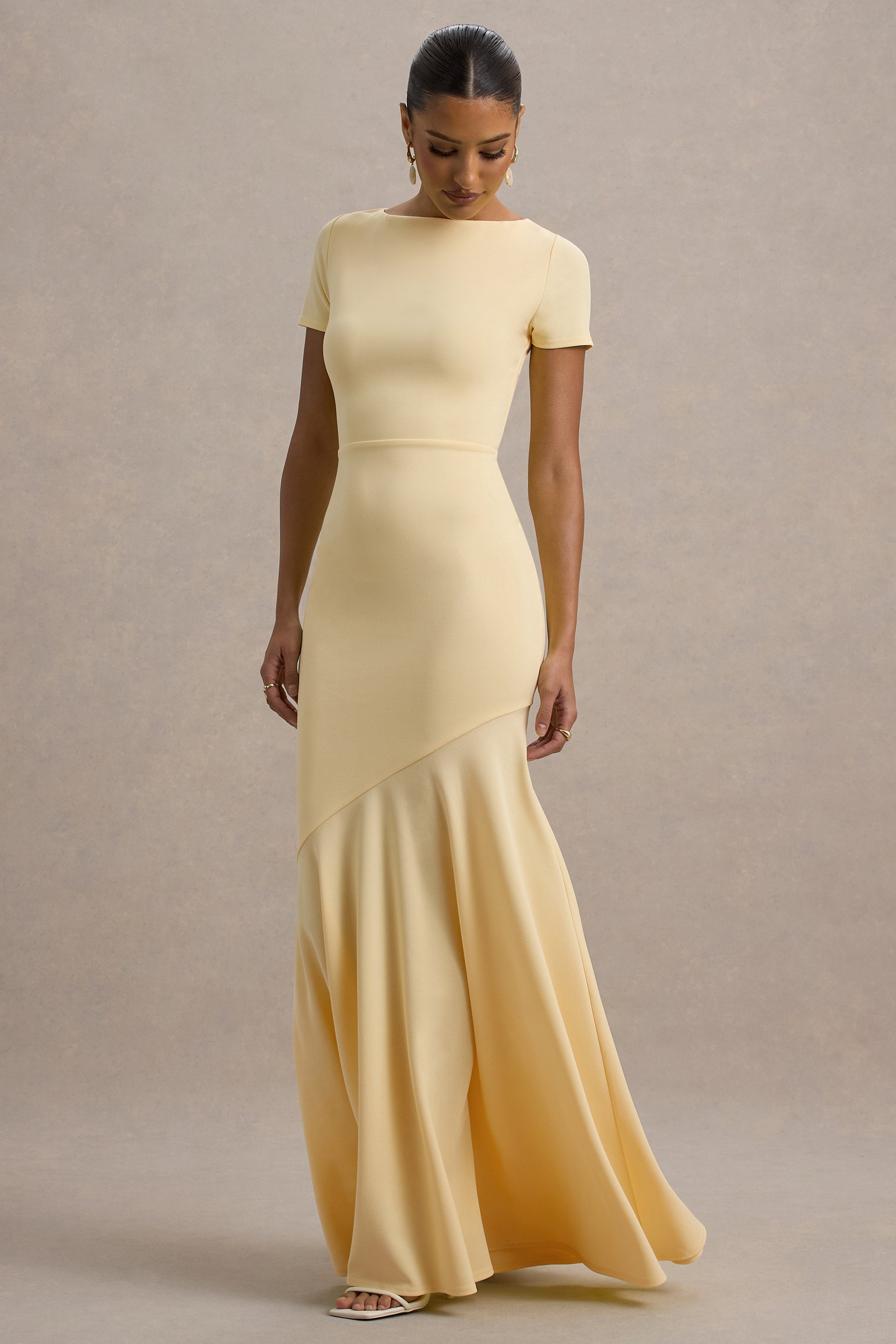 Rian | Blassgelbes Maxi-Kleid mit kurzen Ärmeln