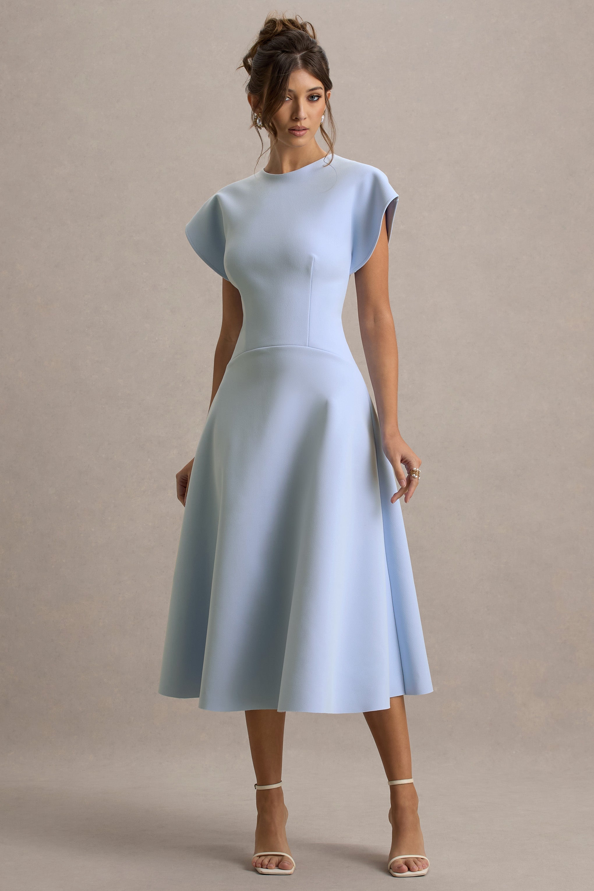 Linda | Puderblaues Midikleid mit hohem Kragen und Kappärmeln