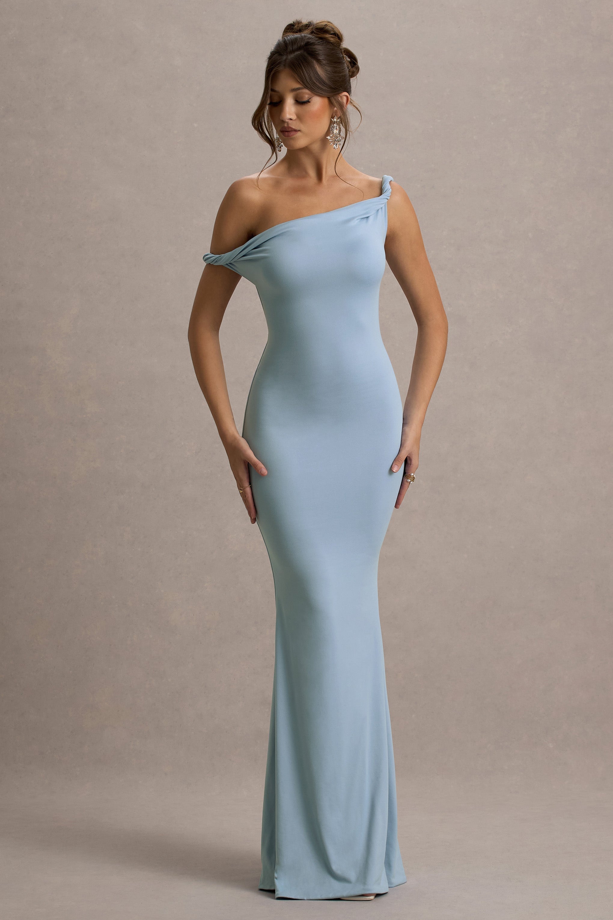 Lita | Puderblaues, gedrehtes asymmetrisches Maxikleid