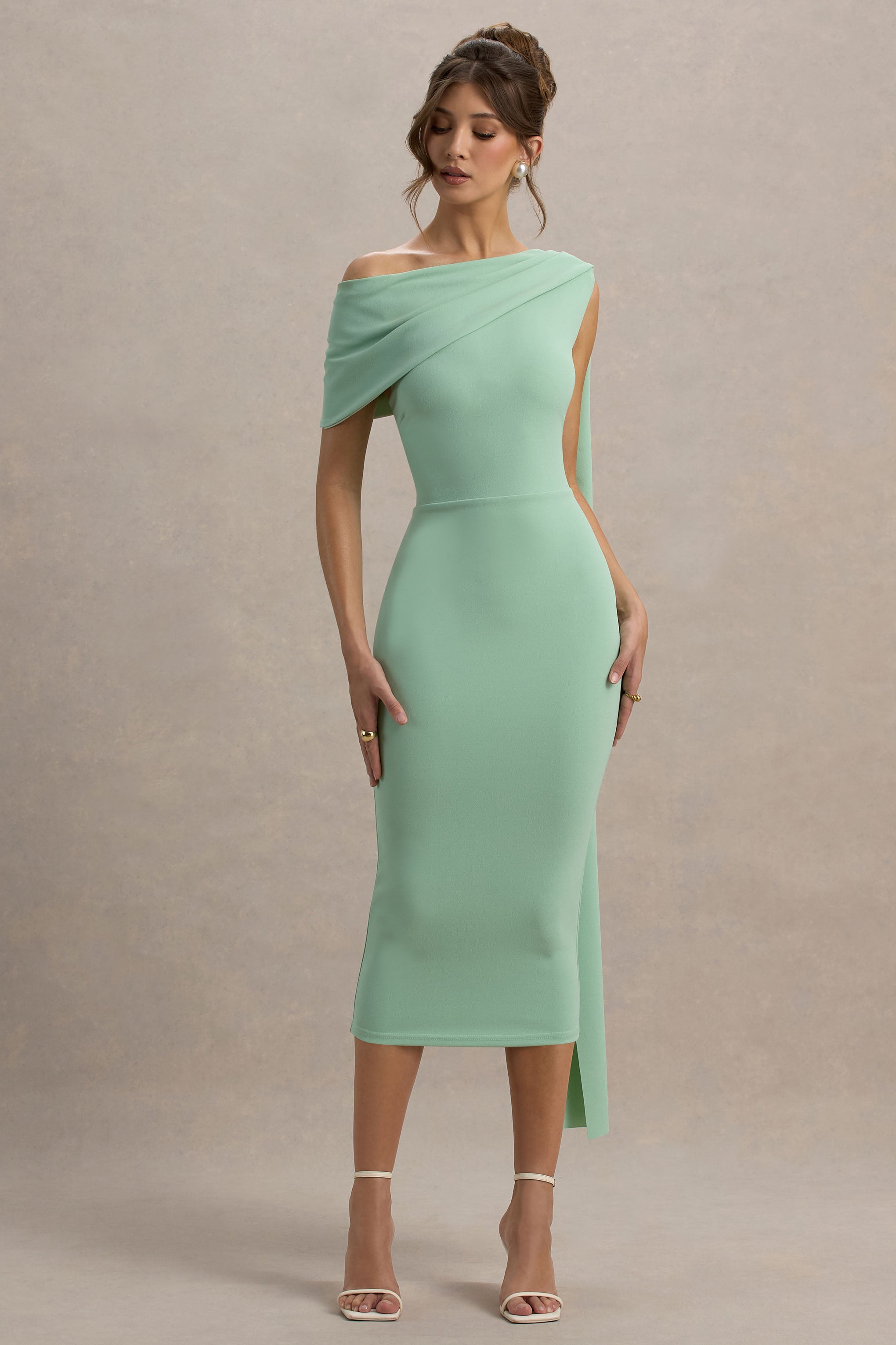 Niamh | Sagefarbenes asymmetrisches Midikleid mit Drapierung